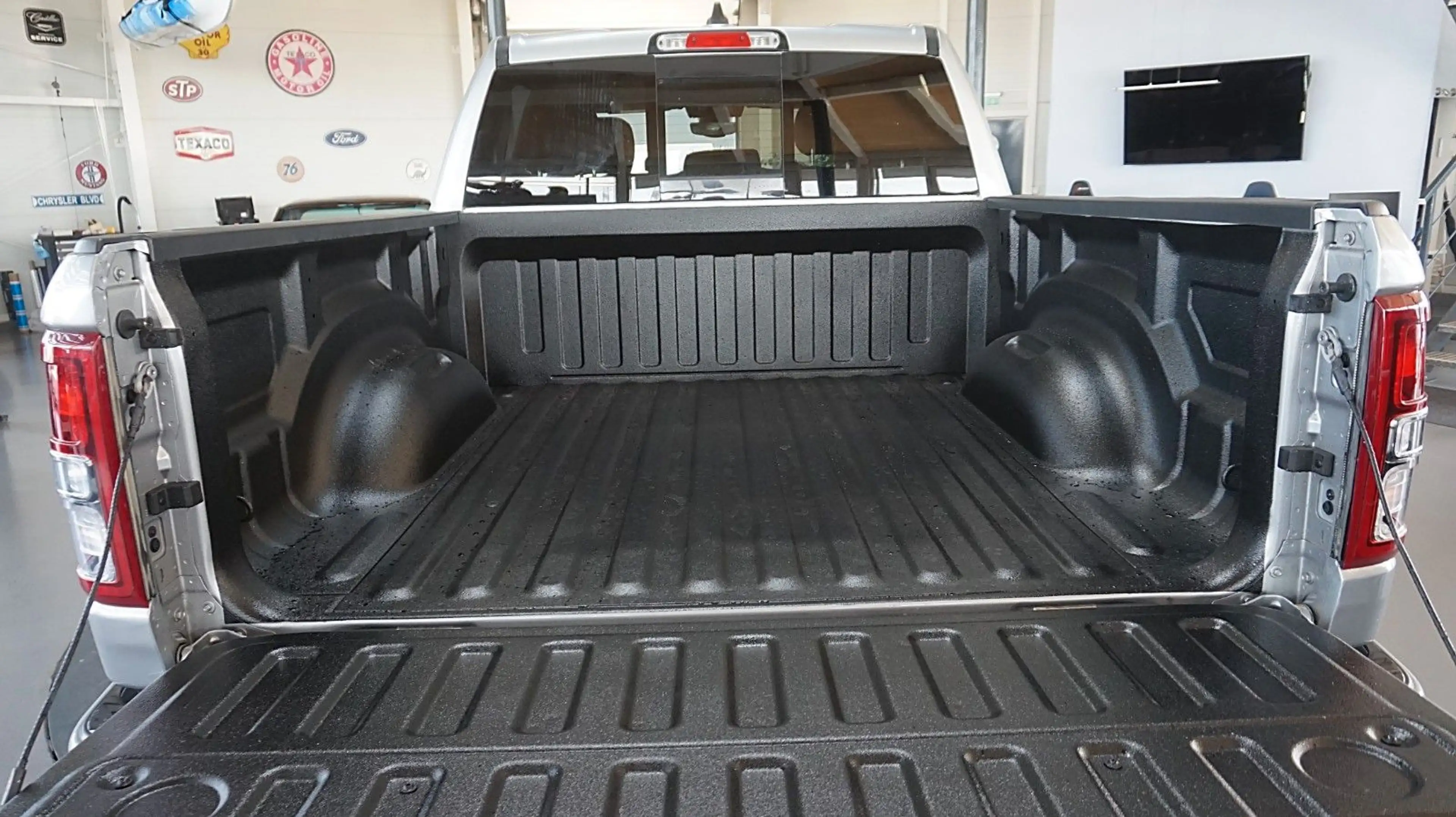 Dodge RAM 1500 HEMI 5.7l Crew-Cab*4x4*Navi*Alu20* — photo 7