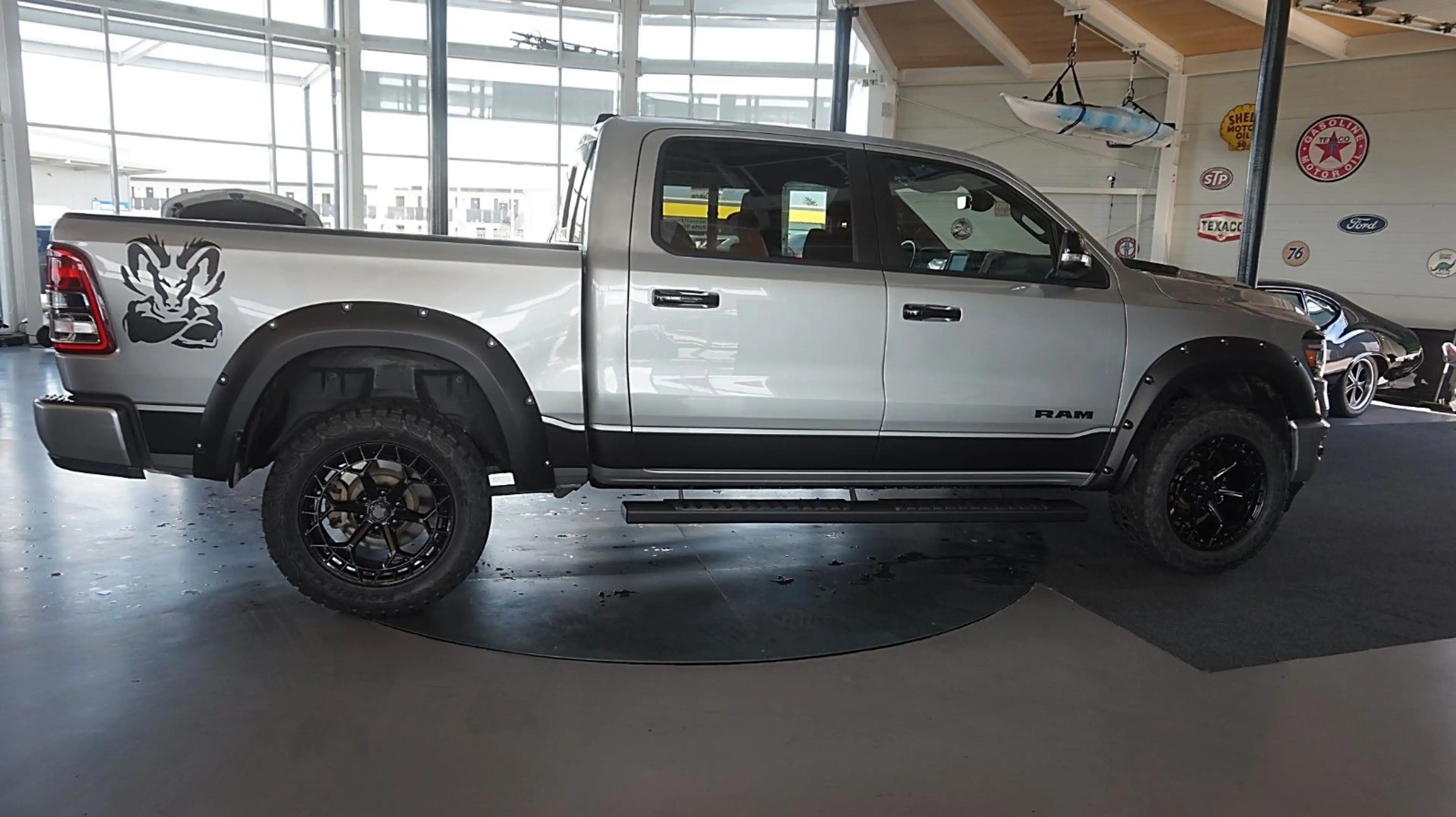 Dodge RAM 1500 HEMI 5.7l Crew-Cab*4x4*Navi*Alu20* — photo 2