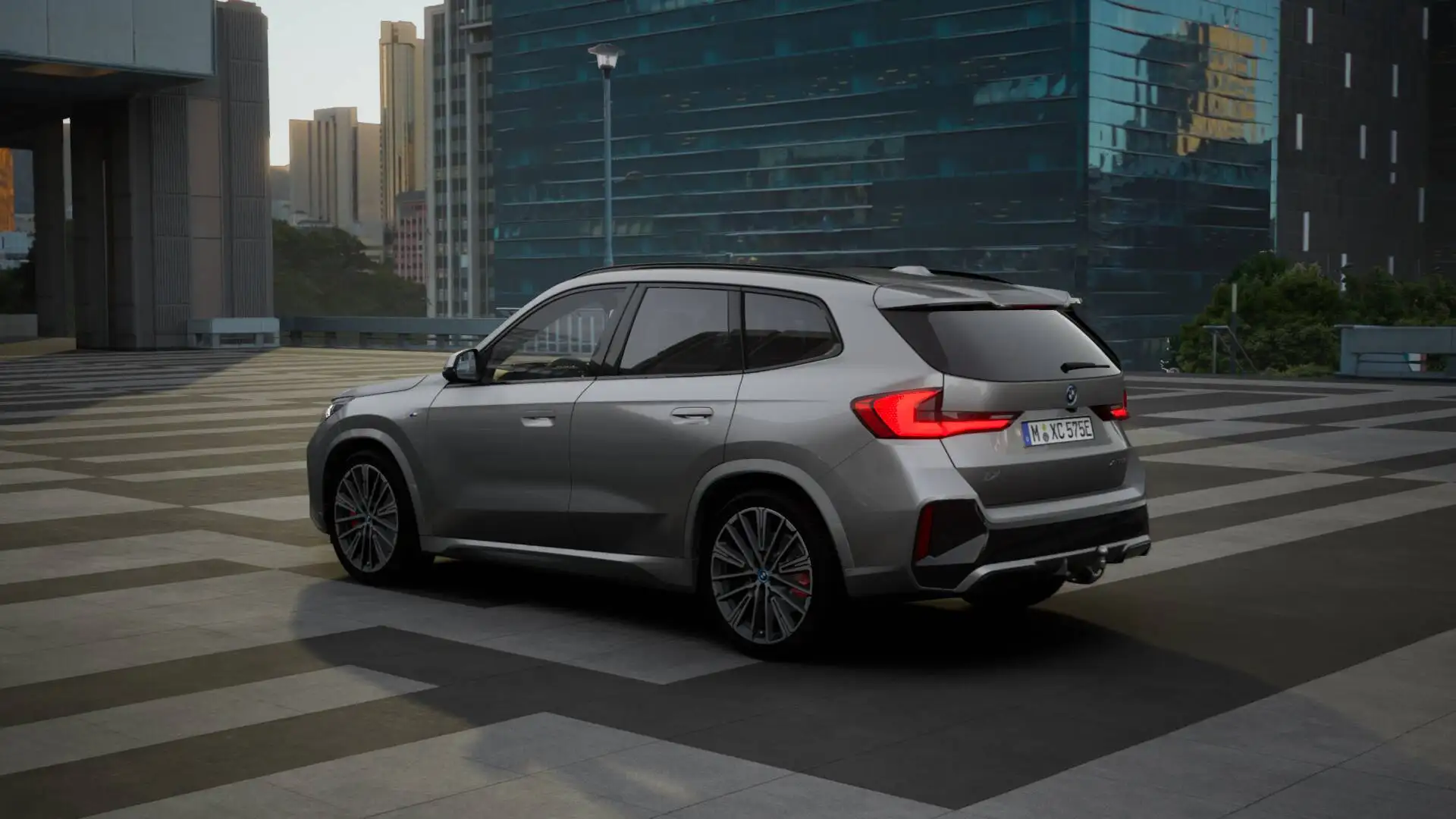 BMW iX1 xDrive30 High Executive M Sport / Panoramadak / Tr Grijs - 2