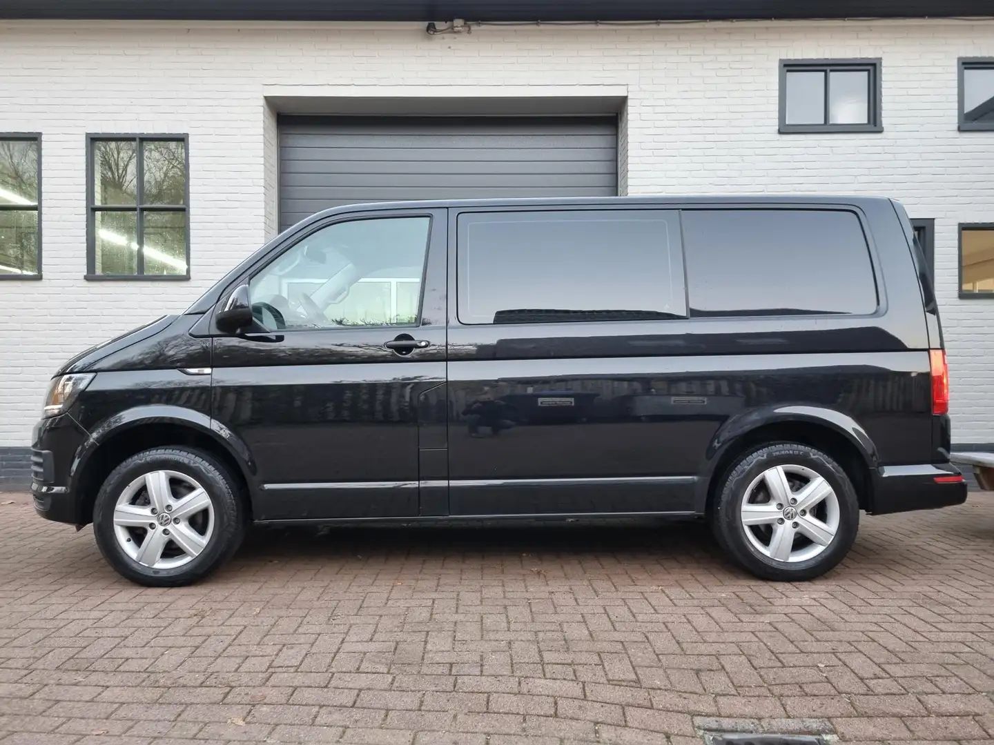 Volkswagen T6 Transporter 2.0 TSI Dubbel Cabine CAMERA / TREKHAAK /  CRUISE Zwart - 2