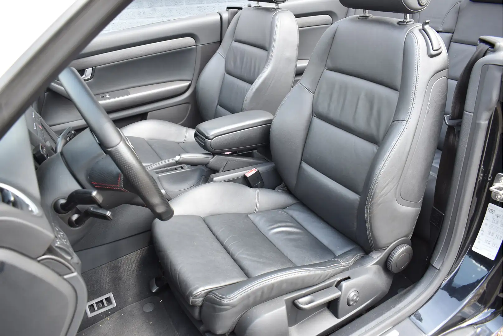 Audi A4 Cabriolet 3.2 FSI Quattro Pro Line Facelift Model Zwart - 2