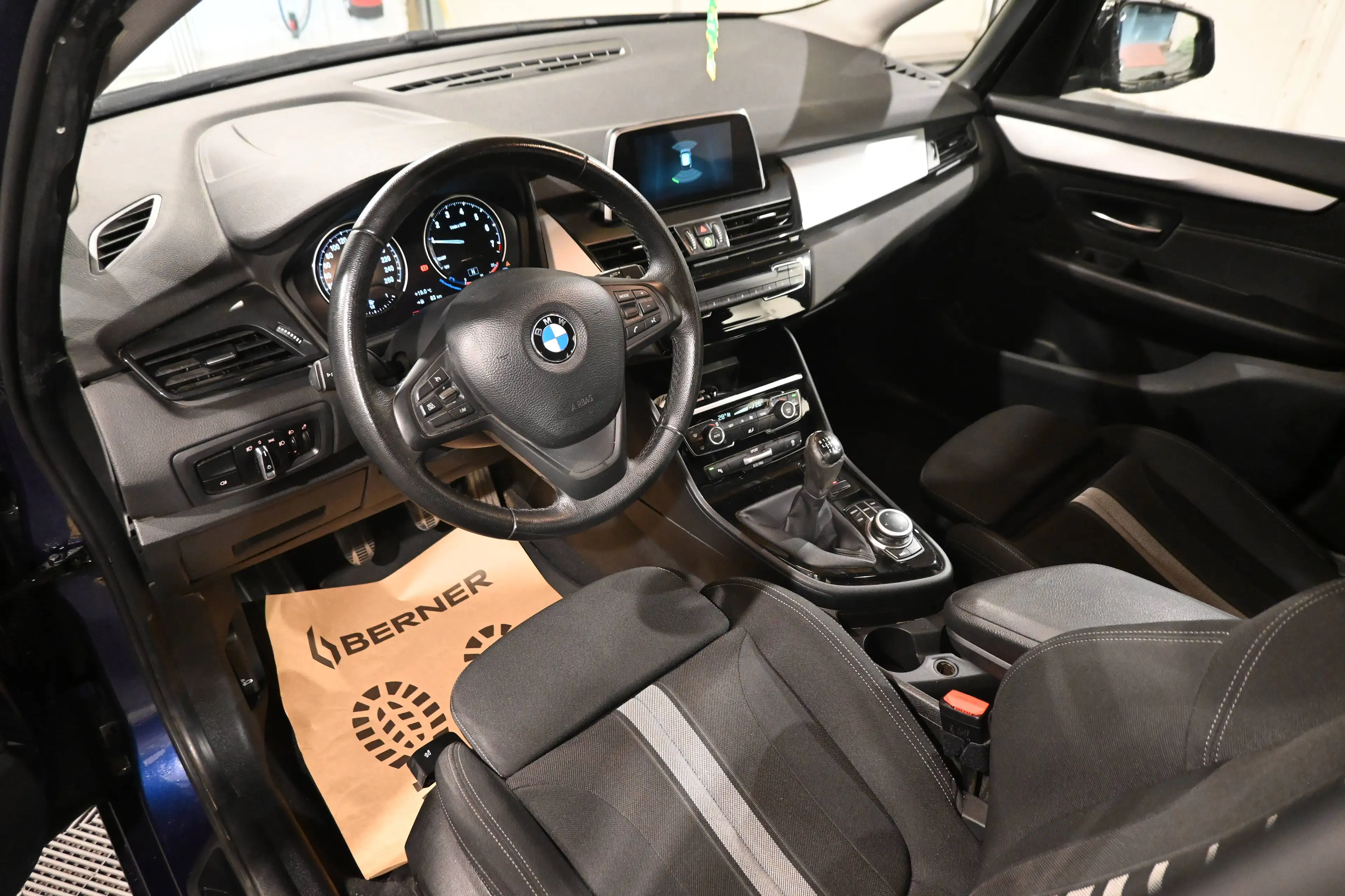 BMW 216 216i ACTIVE TOURER FACELIFT PACK SPORT  / EURO 6d / GPS NAVIGATION / BLUETOOTH / PDC / COFFRE ELECTRIQUE !! — photo 12
