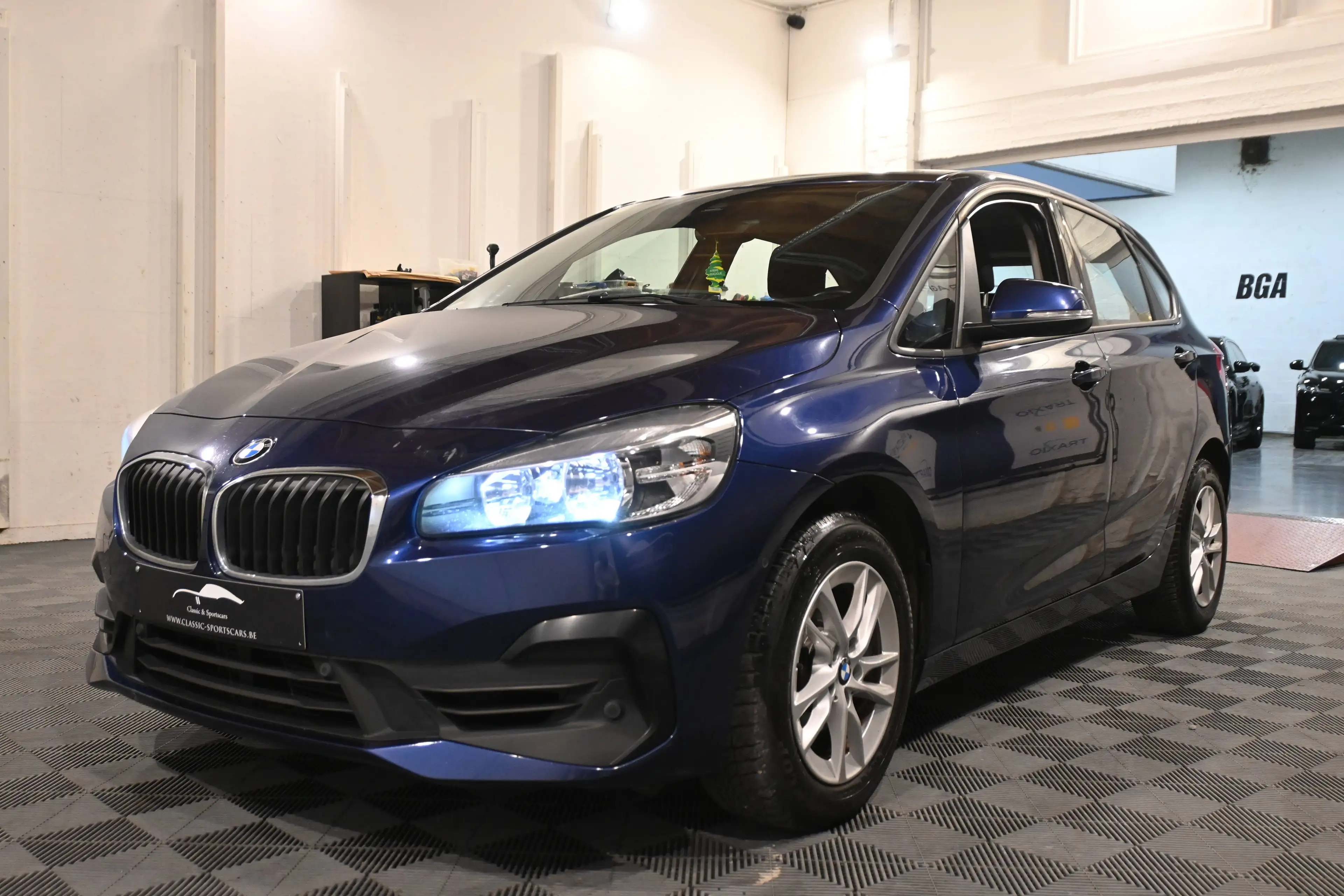 BMW 216 216i ACTIVE TOURER FACELIFT PACK SPORT  / EURO 6d / GPS NAVIGATION / BLUETOOTH / PDC / COFFRE ELECTRIQUE !! — photo 4