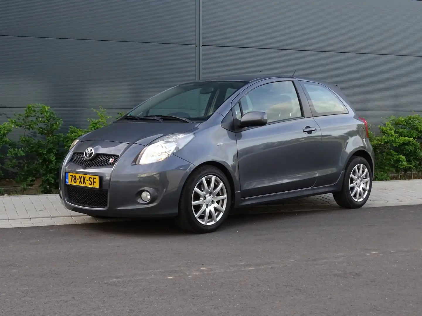Toyota Yaris 1.8 VVT-I TS Cruise Control/Trekhaak/nieuwe APK Gris - 1