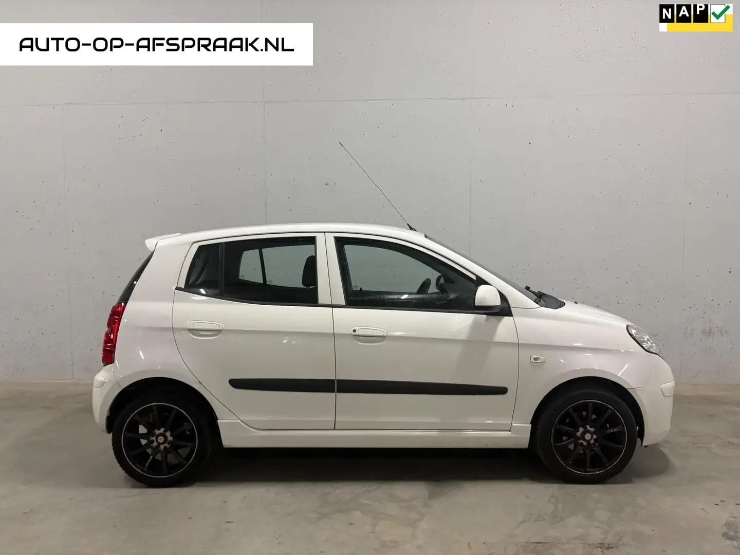 Kia Picanto 1.0 Seven 5drs. Airco APK NAP Wit - 1