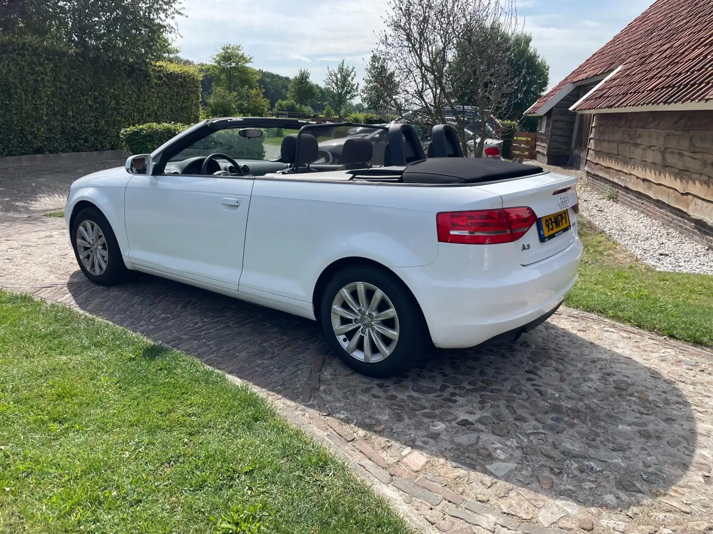 Audi A3 Cabriolet 1.2 TFSI Attraction-NL auto- Wit - 2