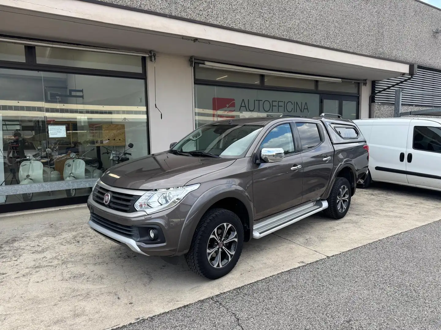 Fiat Fullback Fullback 2.4 4wd 180cv auto E6 IVA INCLUSA Grau - 1