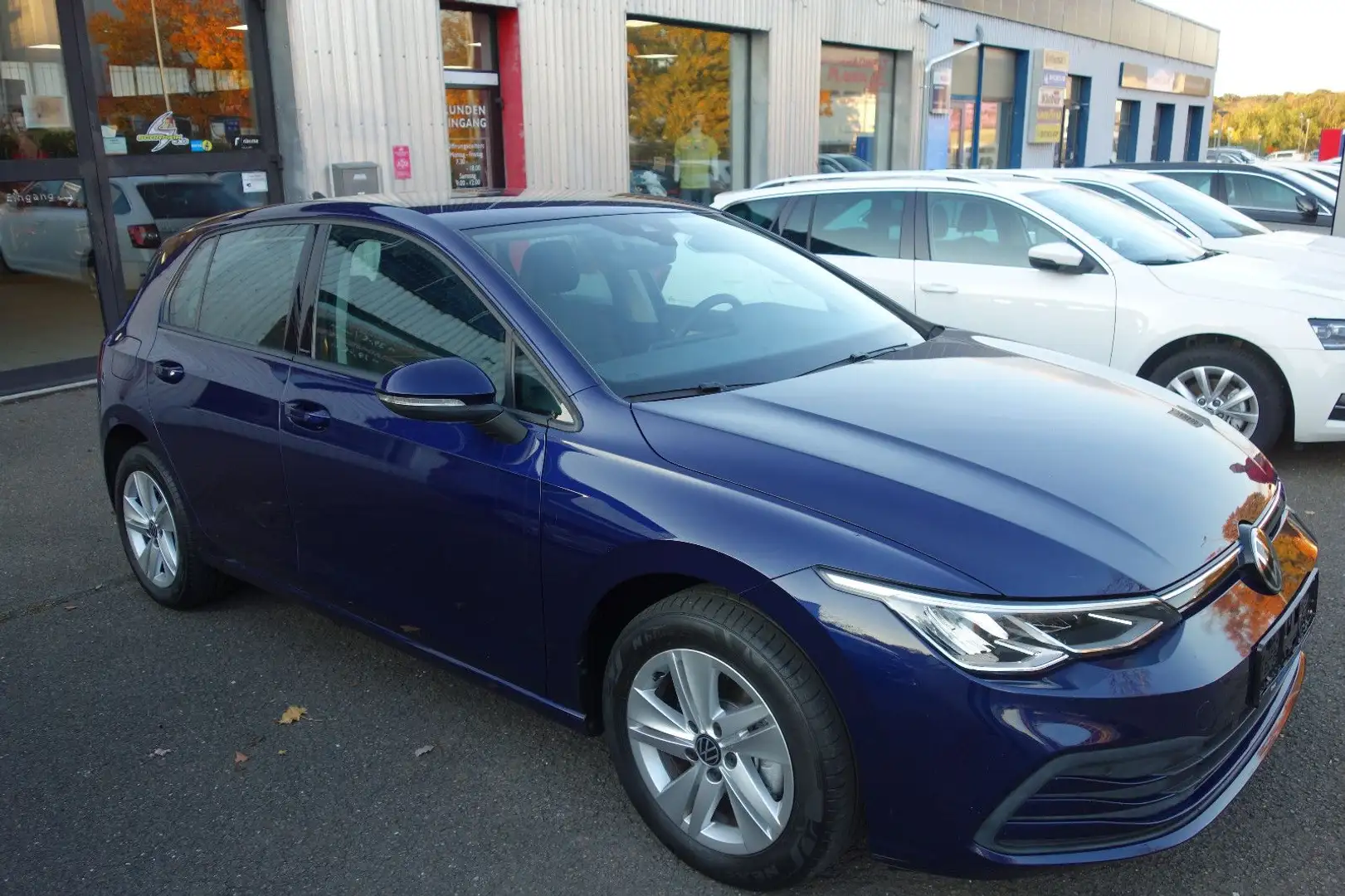 Volkswagen Golf VIII Lim. Life eTSI Blau - 2