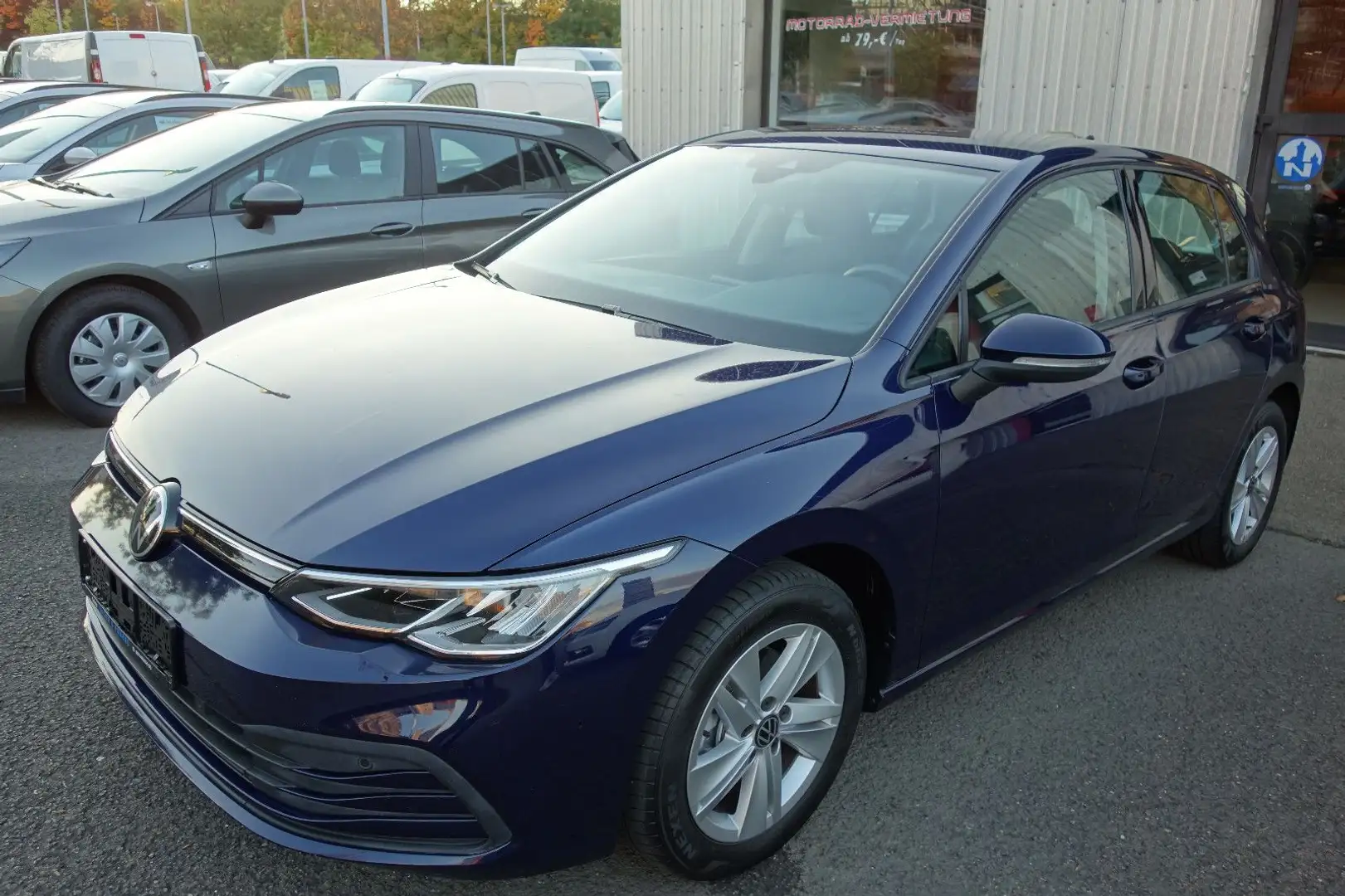 Volkswagen Golf VIII Lim. Life eTSI Blau - 1