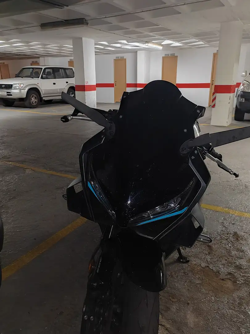 Honda CBR 650 Portamatriculas corto, cúpula negra y más. Negro - 2