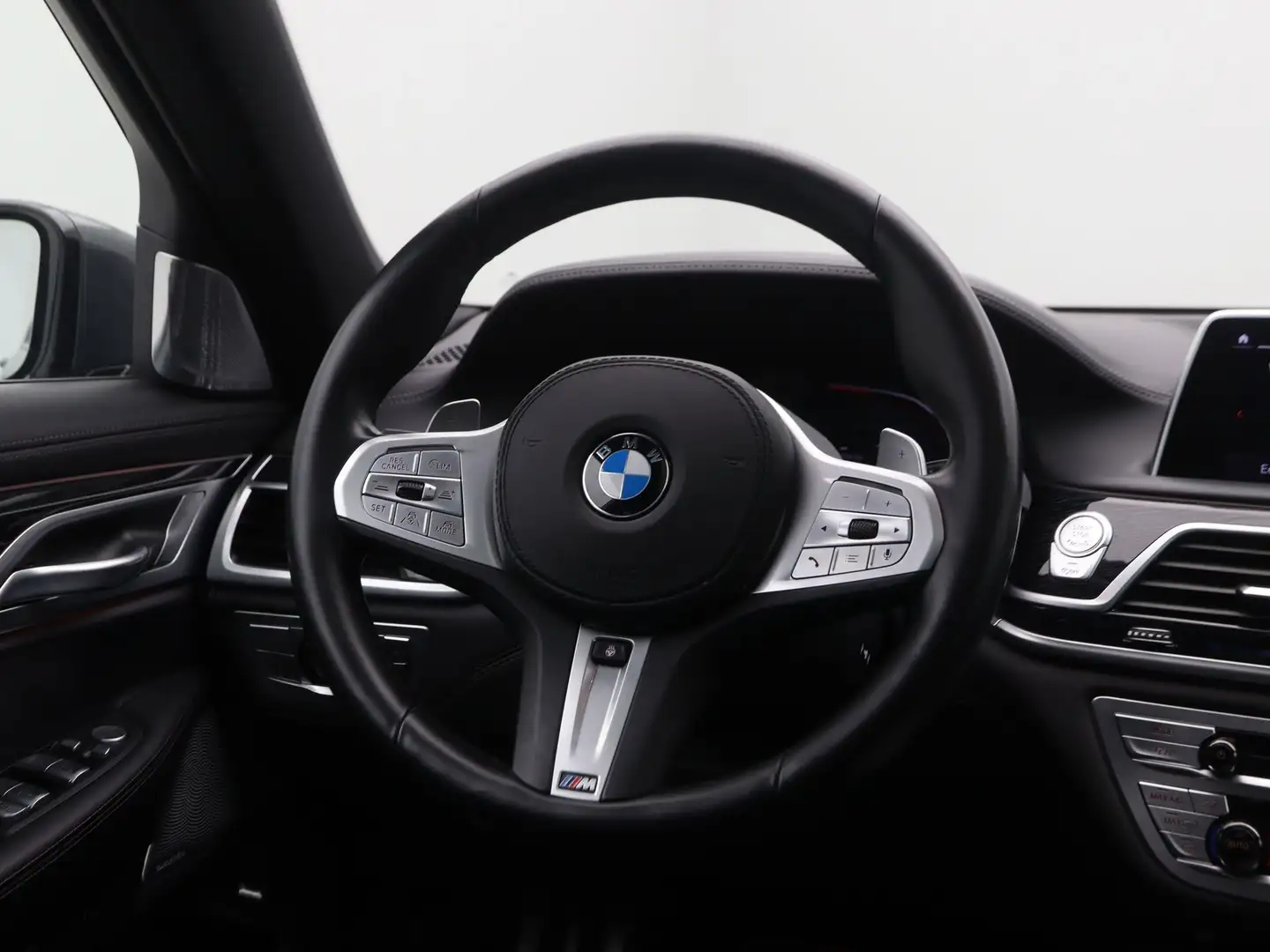 BMW 750 7 Serie 750i xDrive High Executive Gris - 2