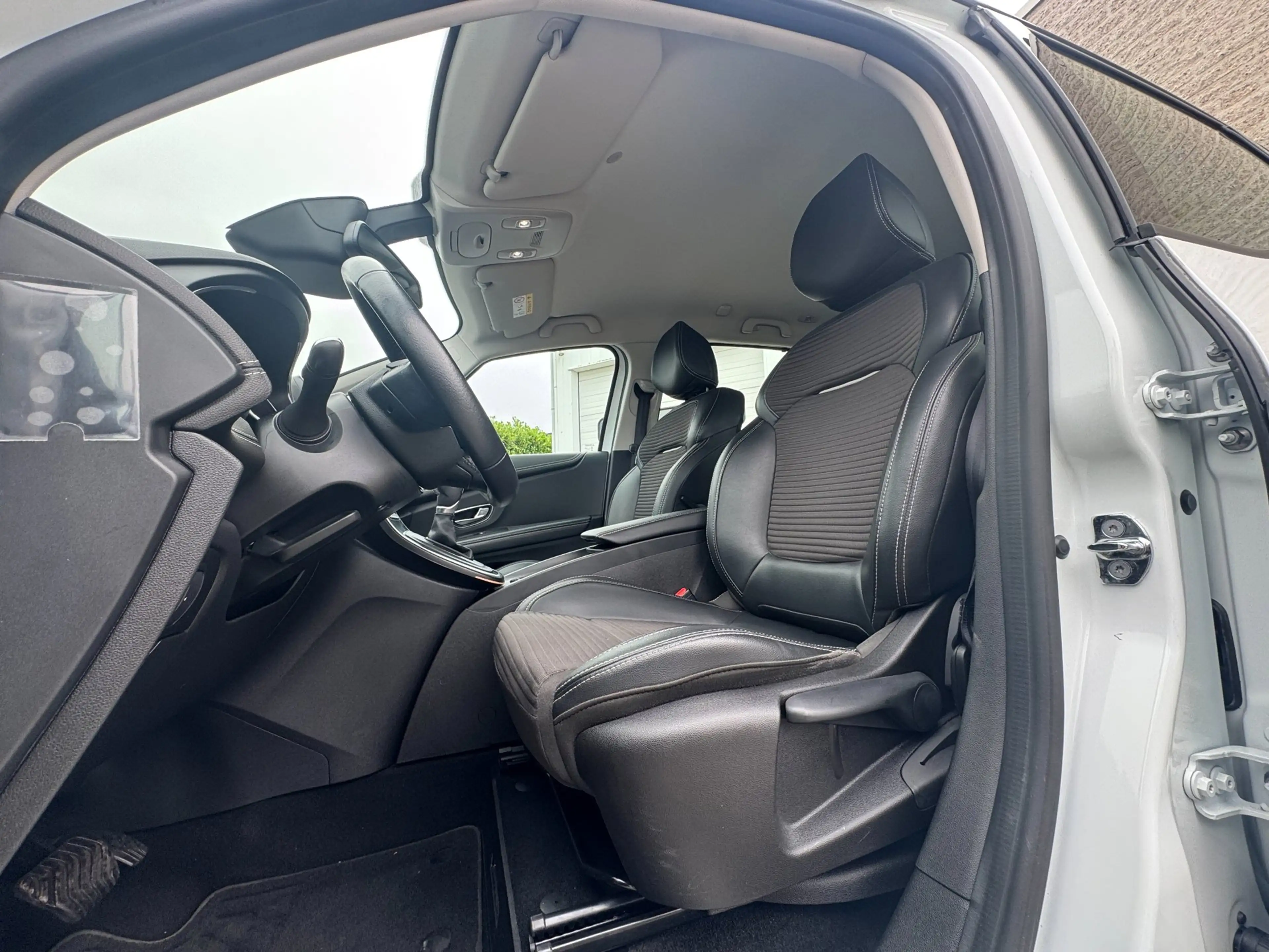 Renault Scenic 1.3 TCe Bose Trekhaak / Navigatie / 20 Inch LMV / — photo 12