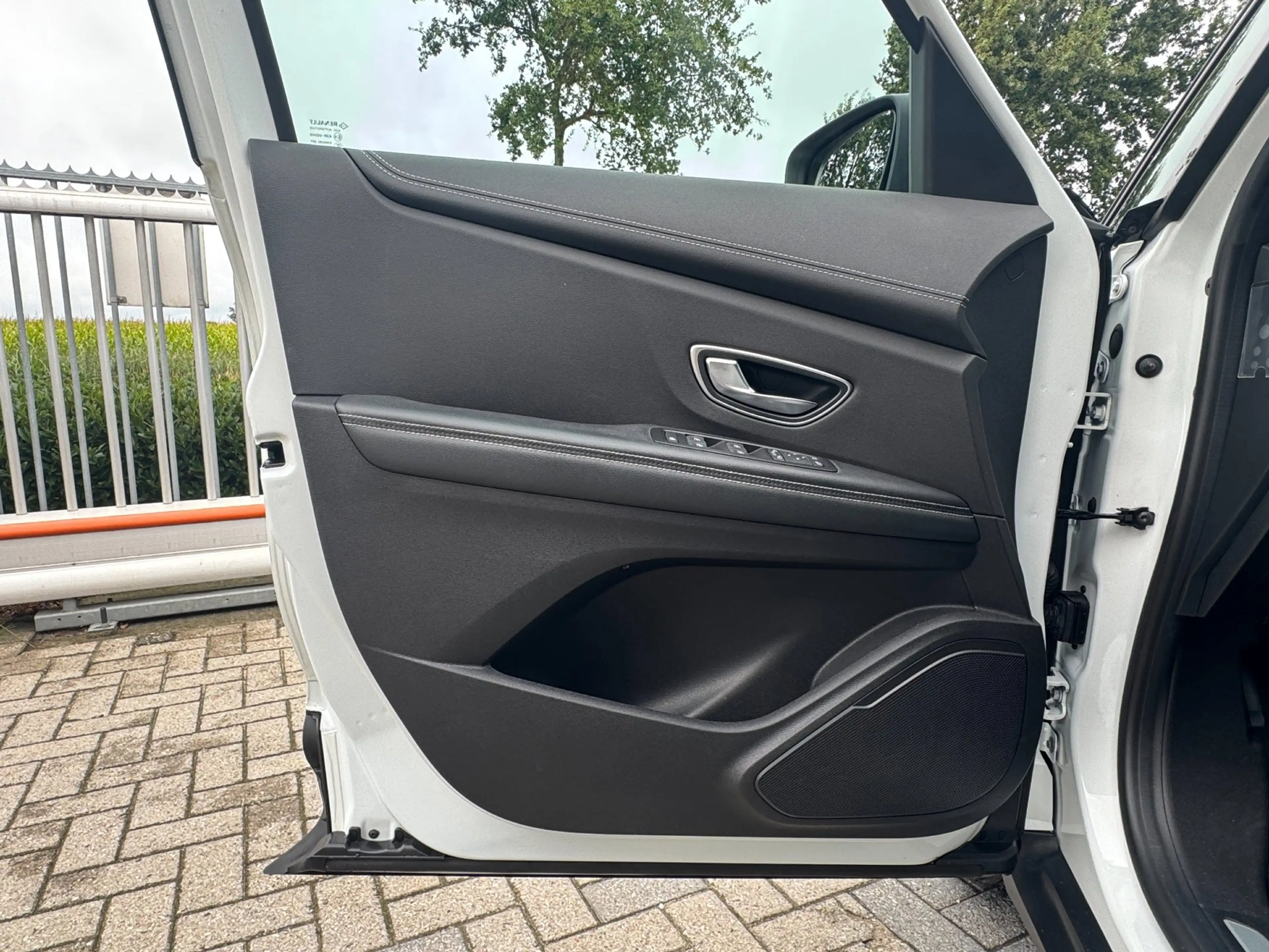 Renault Scenic 1.3 TCe Bose Trekhaak / Navigatie / 20 Inch LMV / — photo 10