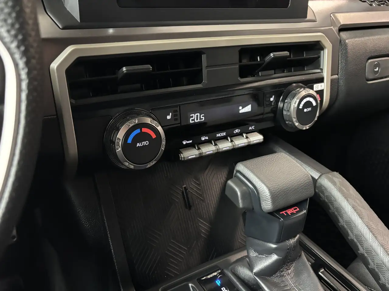 Toyota Tacoma снимка Toyota Tacoma