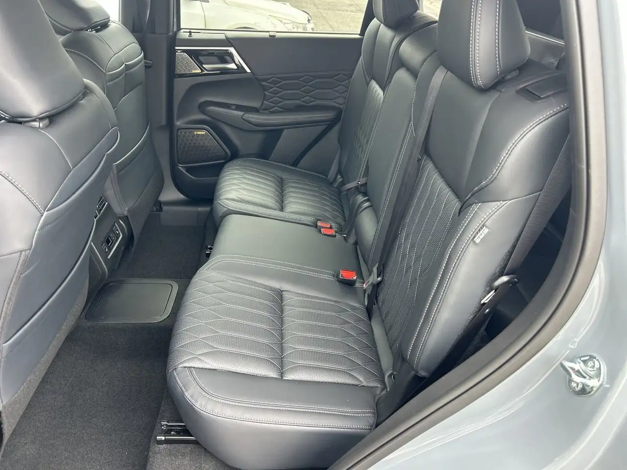 Mitsubishi Outlander снимка Mitsubishi Outlander