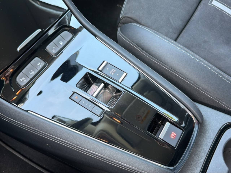 Opel Grandland X GSe Plug-in Hybrid 4 Navi Kamera Sitzheizung — photo 12