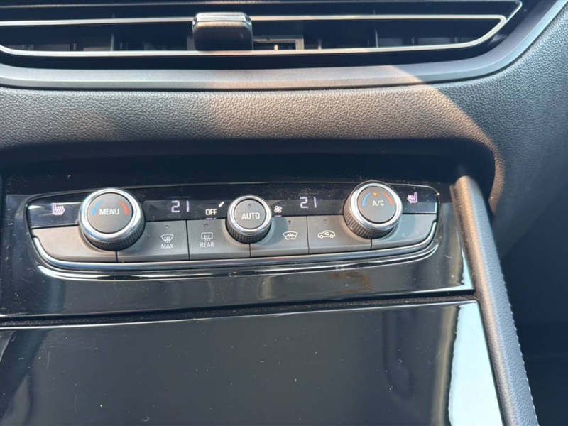 Opel Grandland X GSe Plug-in Hybrid 4 Navi Kamera Sitzheizung — photo 13