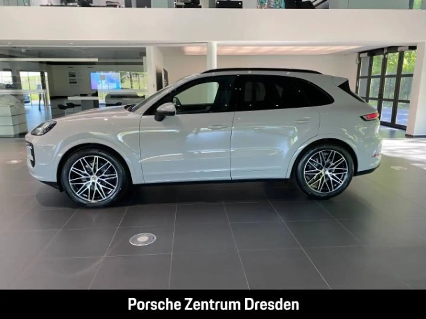 Porsche Cayenne . Blanc - 2