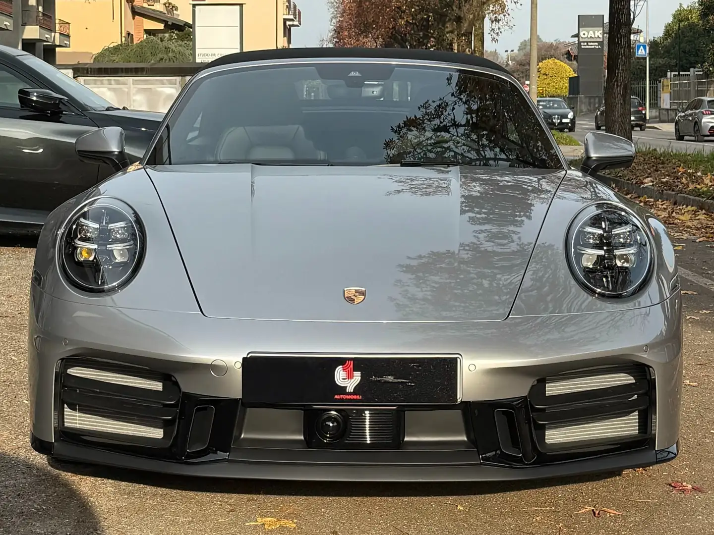 Porsche 992 992.2 CABRIO - LIFT SPORT DESIGN CARBON FULL OPT. Stříbrná - 1