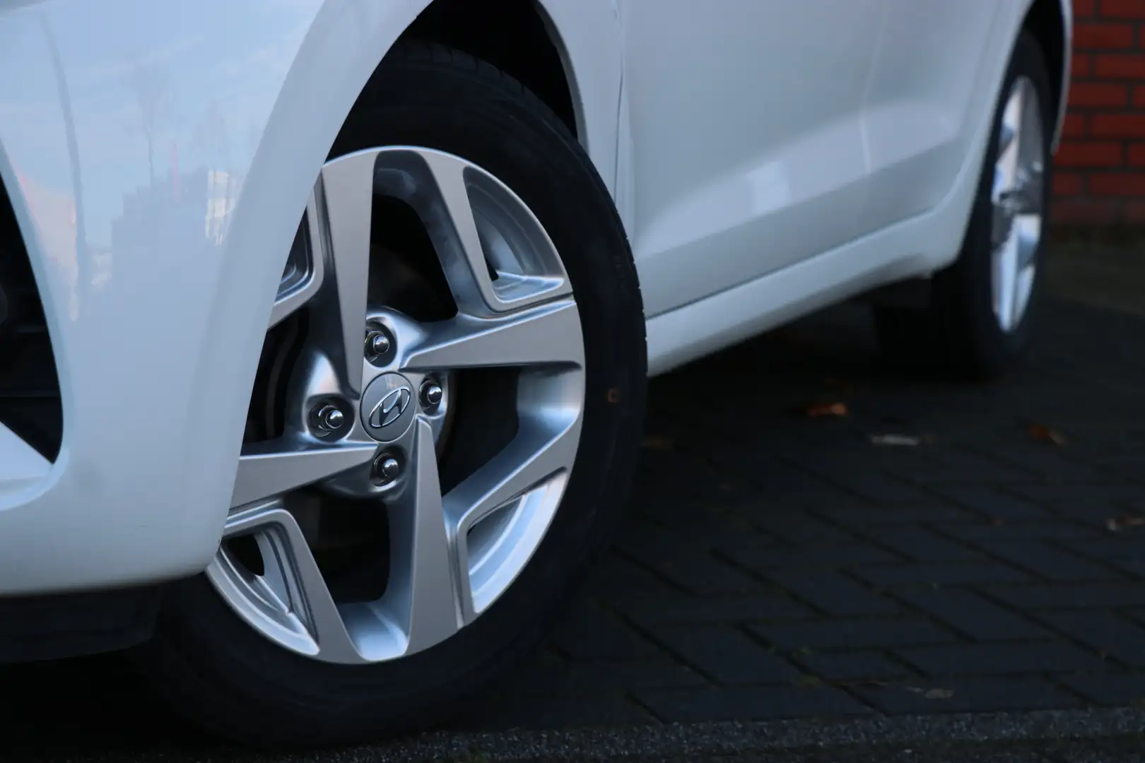 Hyundai i10 1.0 Comfort Smart 5-zits Automaat | camera | Wit - 2