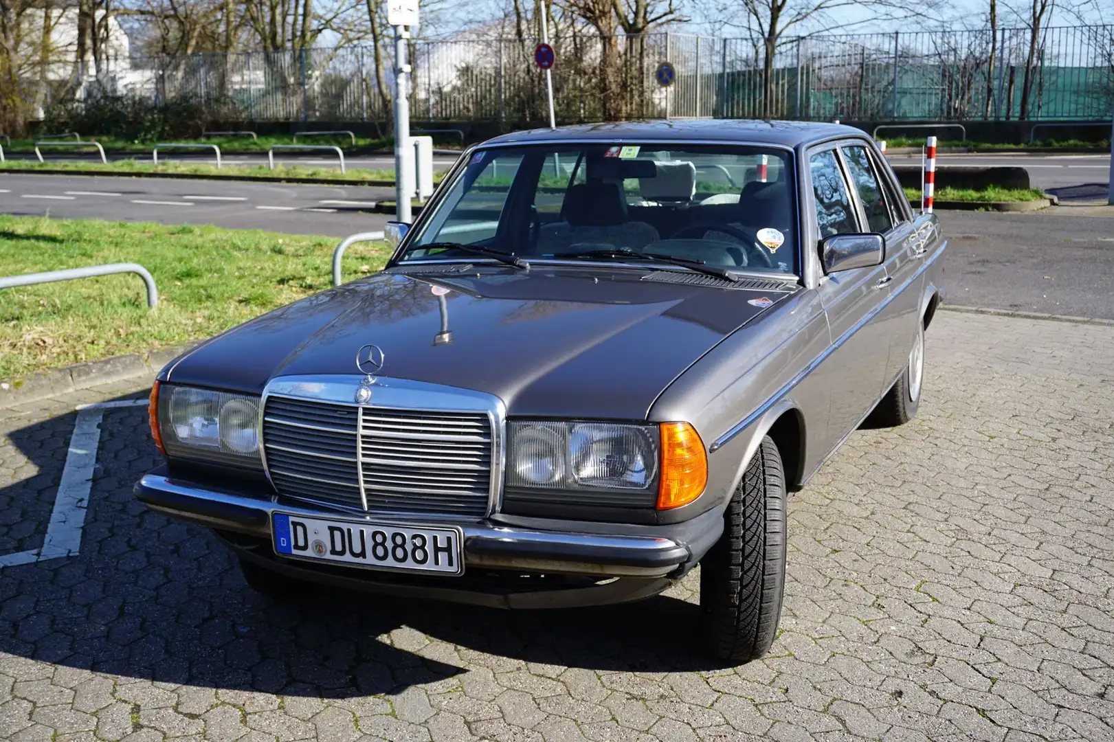Mercedes-Benz E 230 - 1