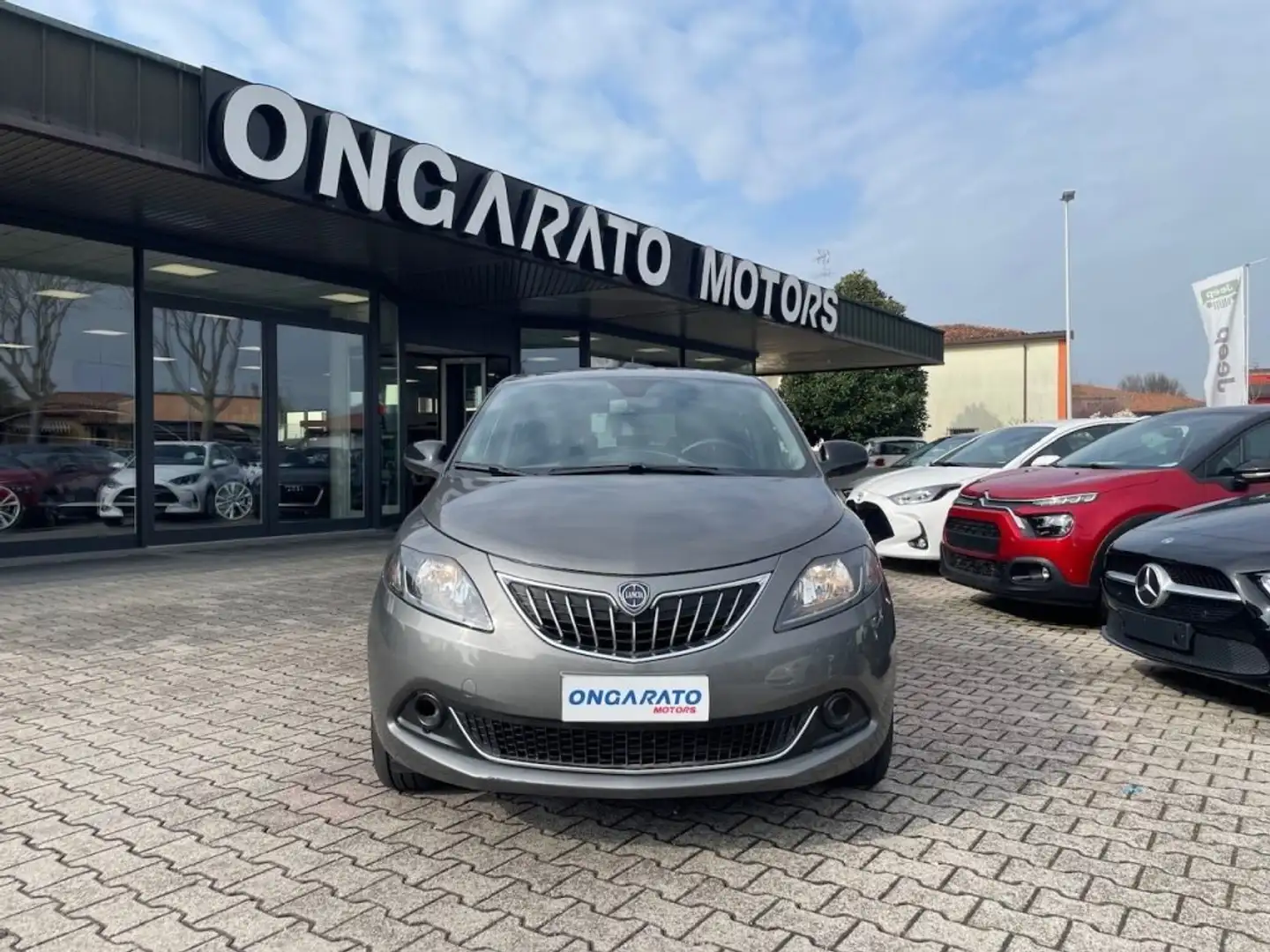 Lancia Ypsilon 1.0 FireFly 5 porte S&S Hybrid Oro #Clima.Auto Gris - 2