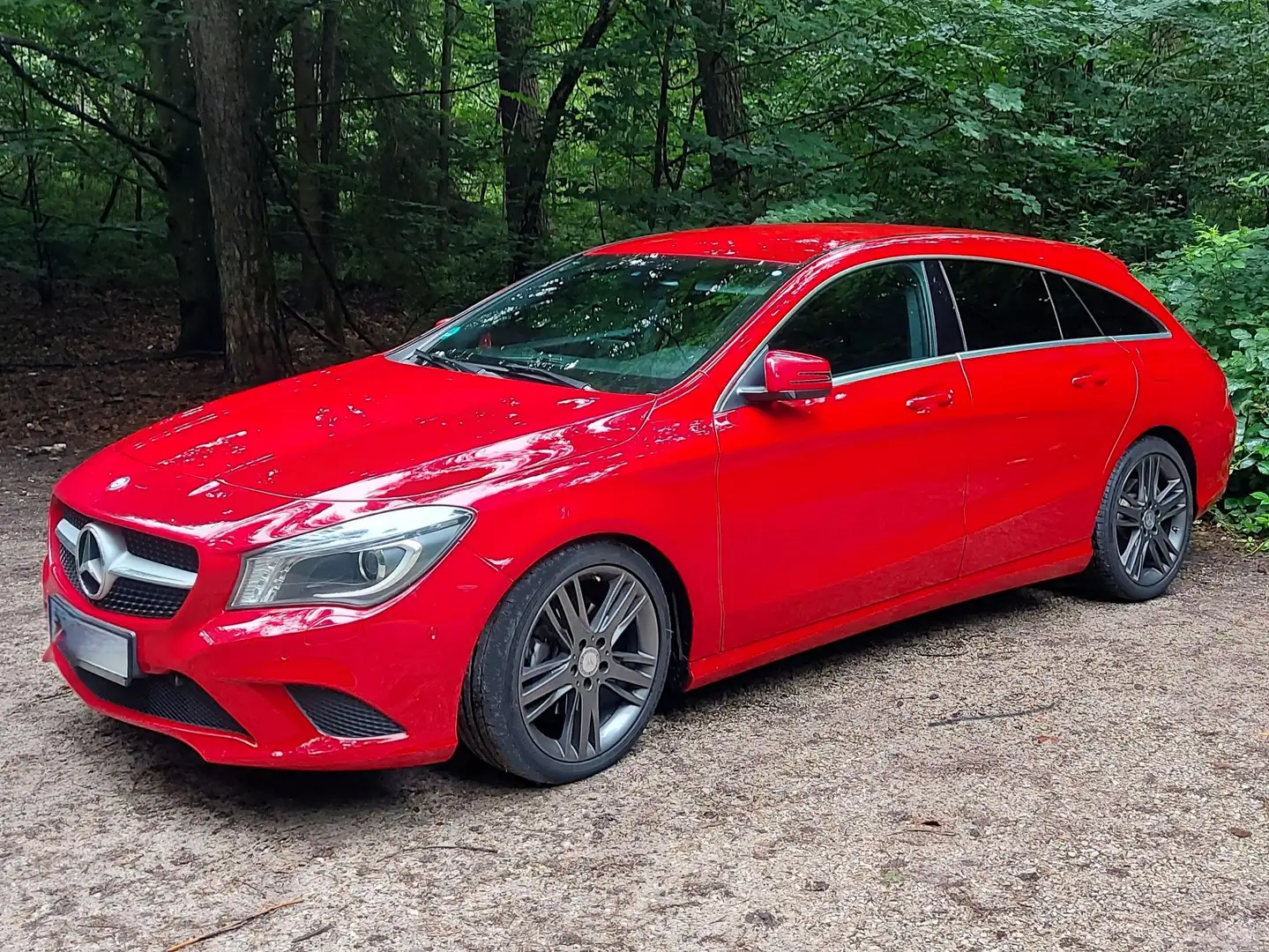 Mercedes-Benz CLA 200 CLA Shooting Brake 200 7G-DCT Urban Rot - 1