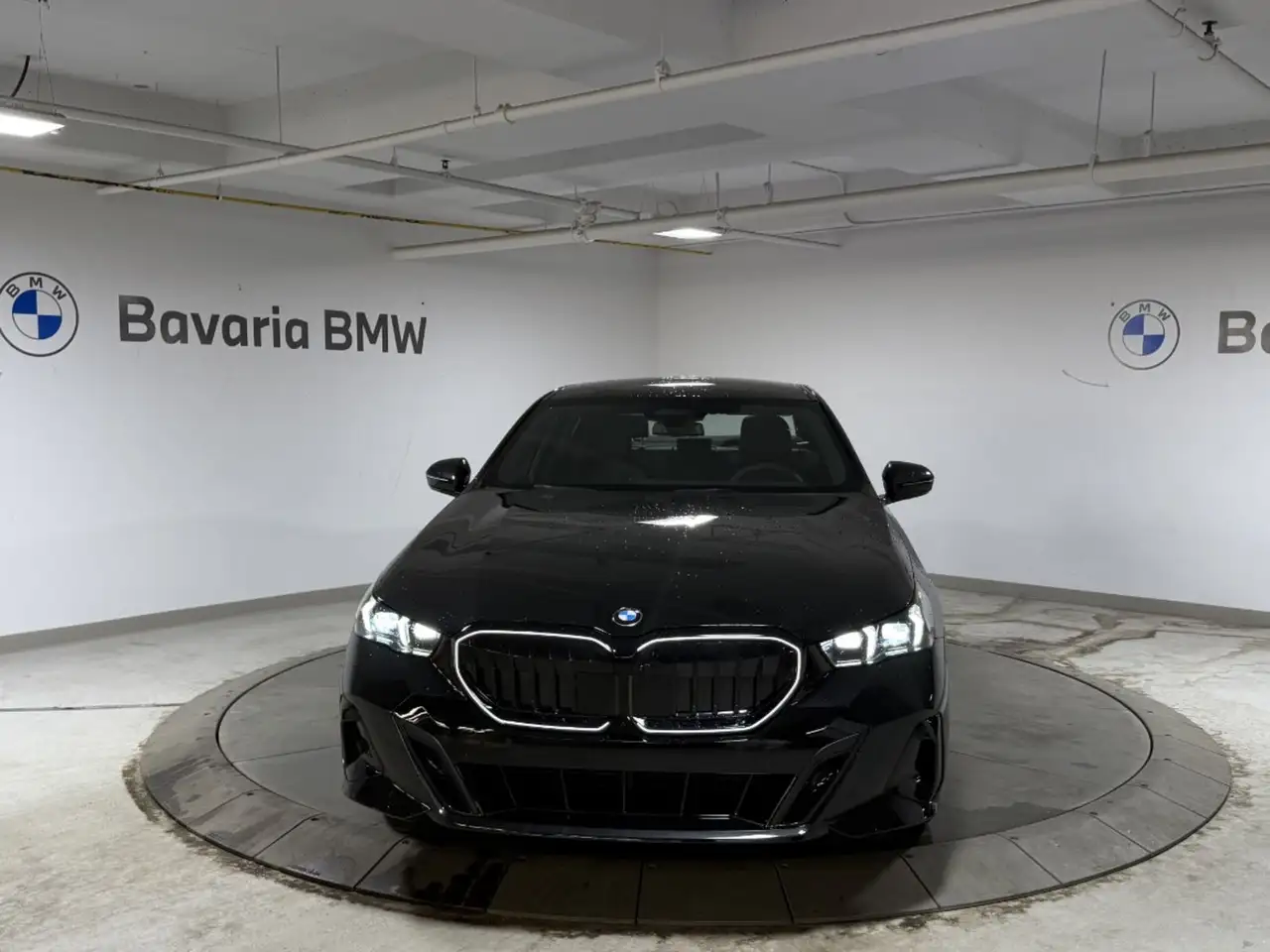 BMW 5 Series снимка BMW 5 Series