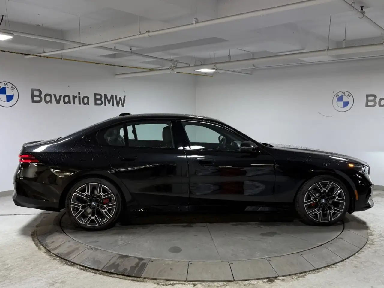 BMW 5 Series снимка BMW 5 Series