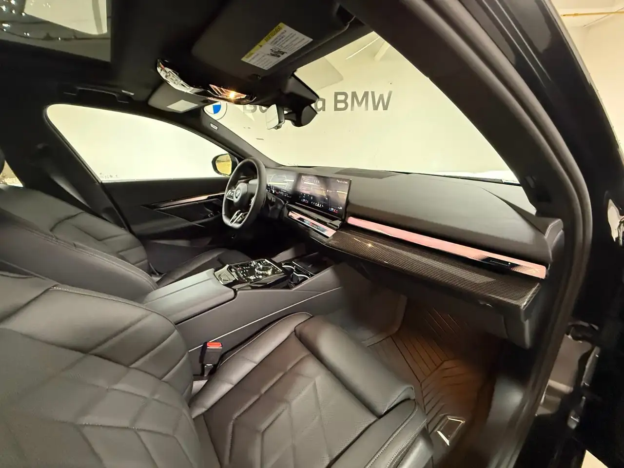 BMW 5 Series снимка BMW 5 Series