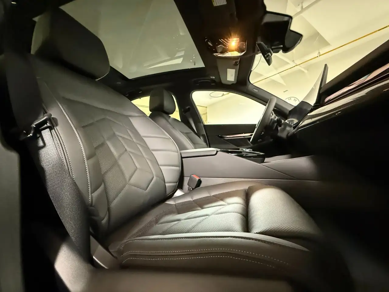 BMW 5 Series снимка BMW 5 Series