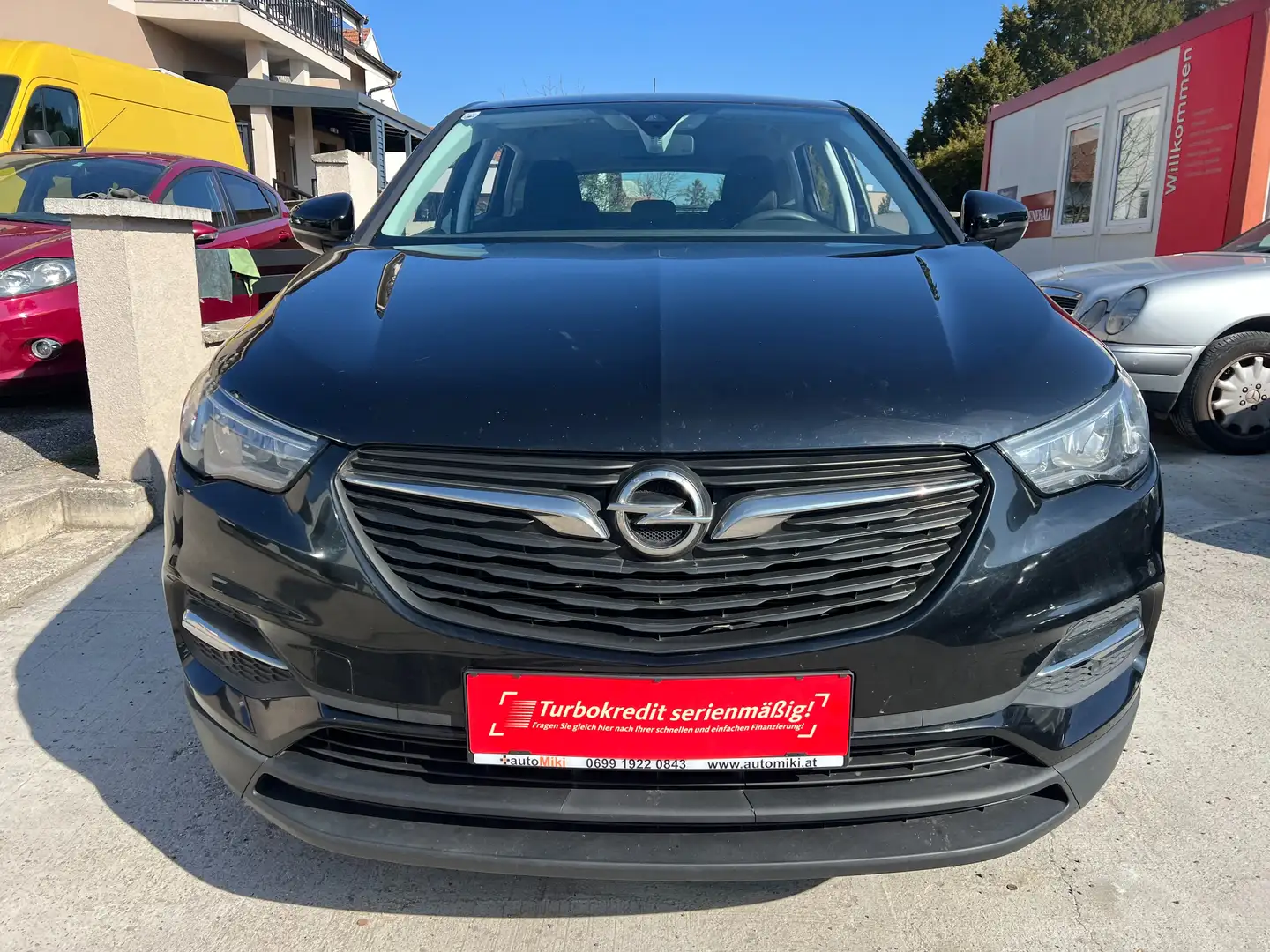 Opel Grandland X 1,2 Turbo Design Line Schwarz - 2