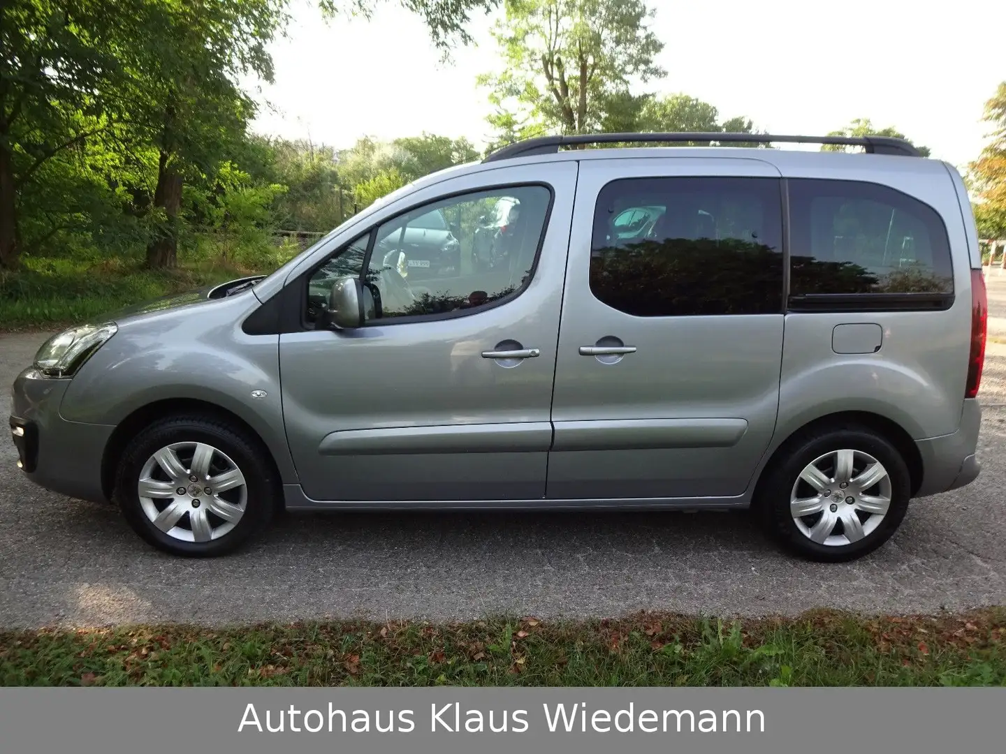 Peugeot Partner Allure PureTech 110 - 3.Hd./54 TKM Grau - 2