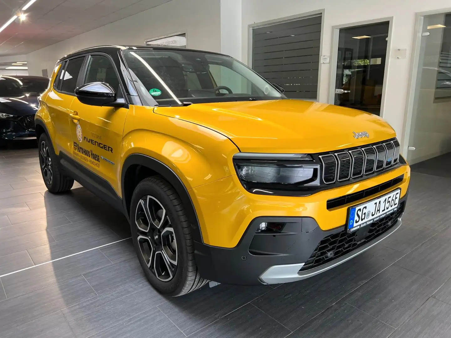 Jeep Avenger Summit 54 kWh 115 kW - Electric Yellow - 1