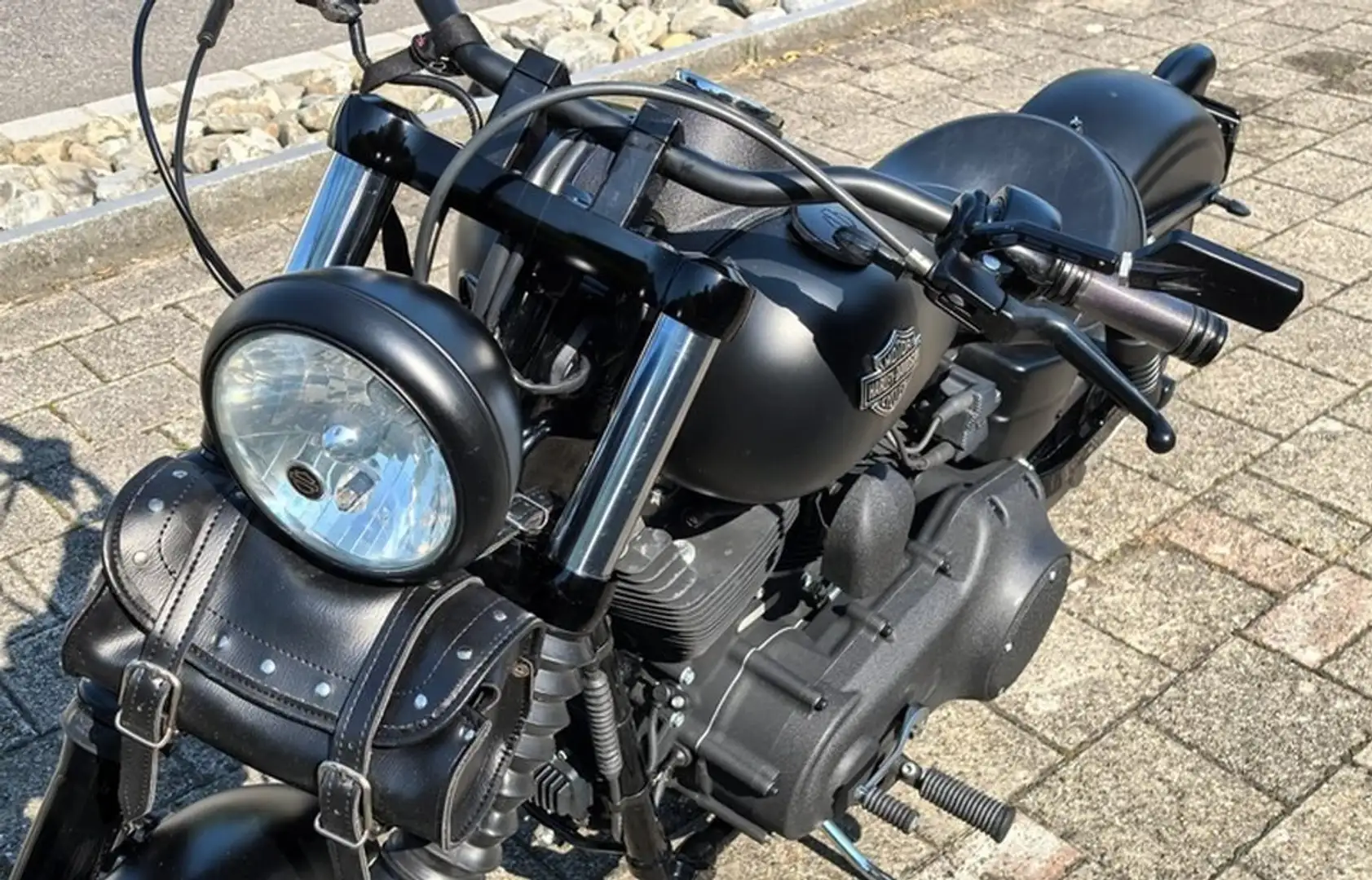 Harley-Davidson Dyna Street Bob Fekete - 2