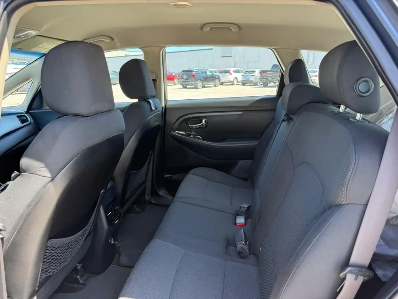 Kia Rondo снимка Kia Rondo