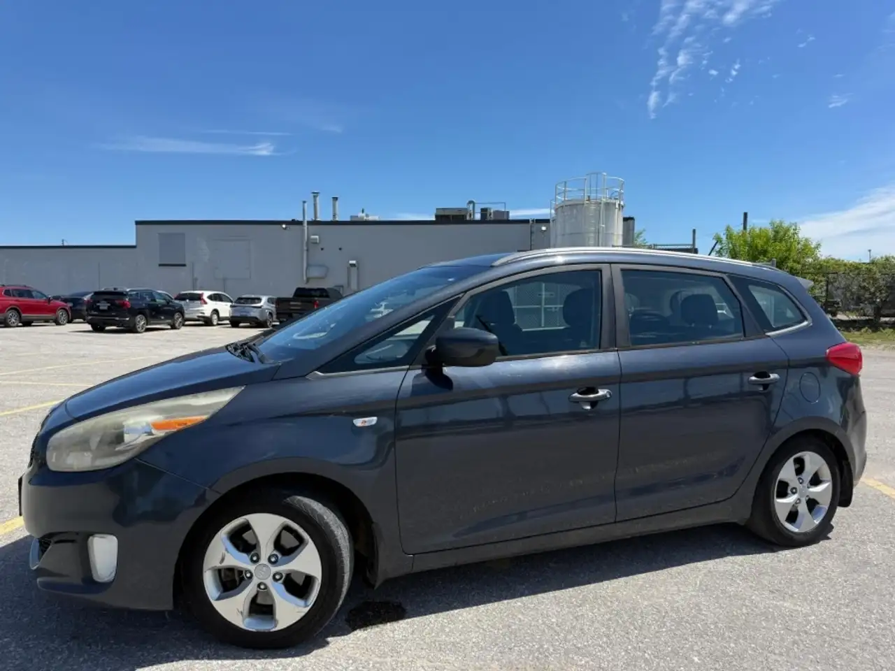 Kia Rondo снимка Kia Rondo