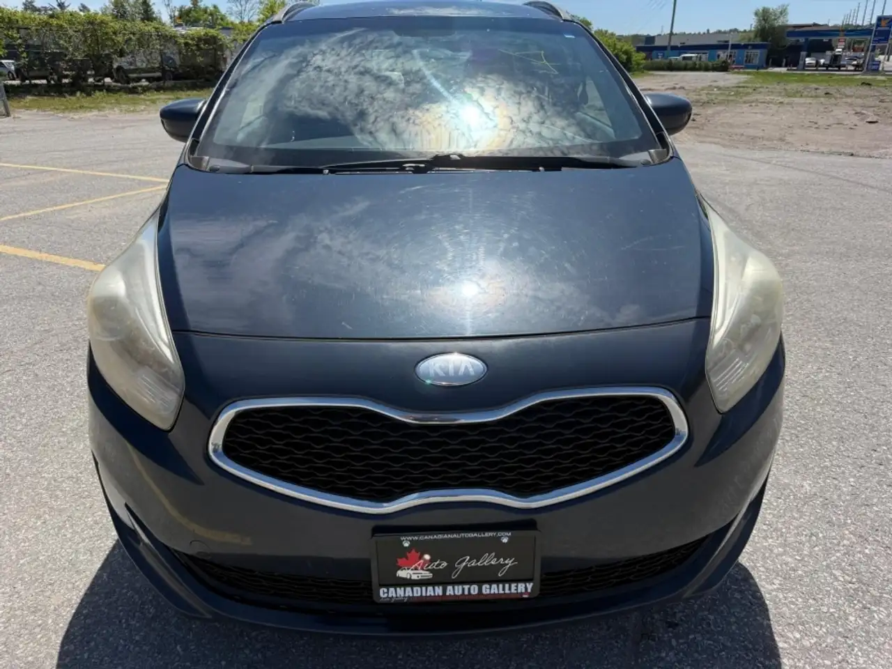 Kia Rondo снимка Kia Rondo