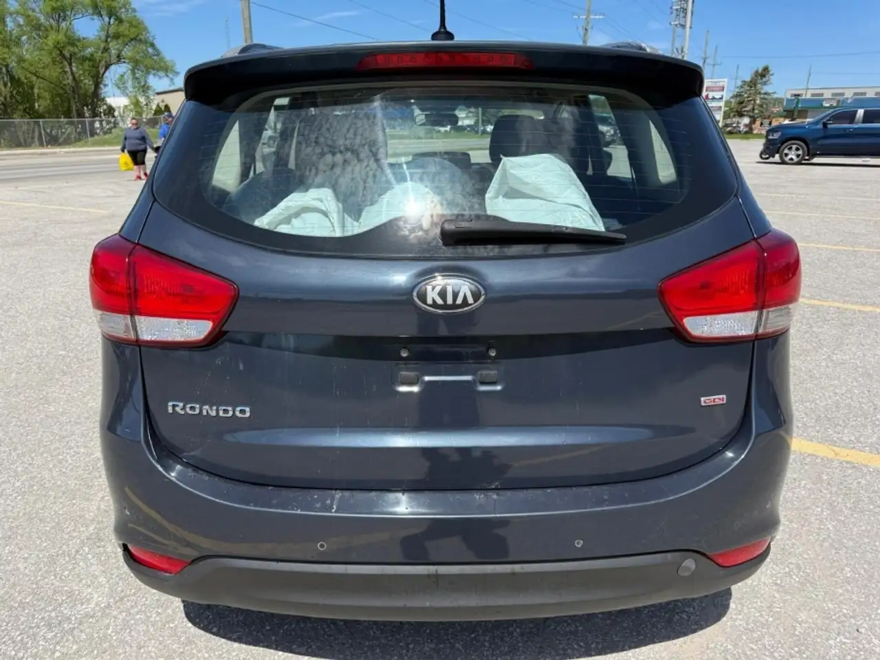Kia Rondo снимка Kia Rondo