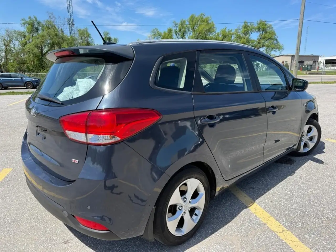 Kia Rondo снимка Kia Rondo