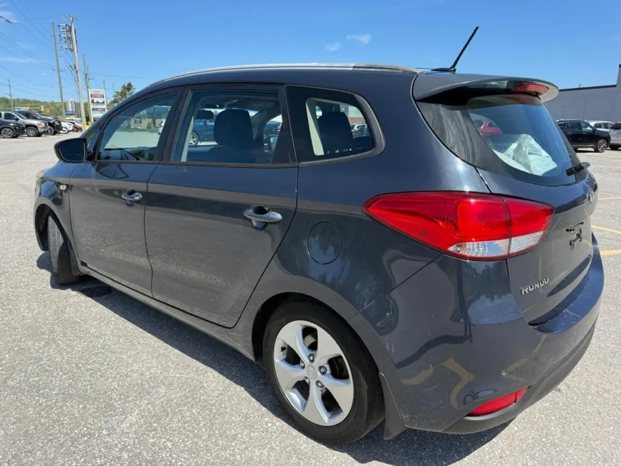 Kia Rondo снимка Kia Rondo
