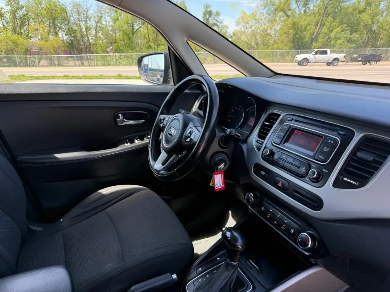 Kia Rondo снимка Kia Rondo