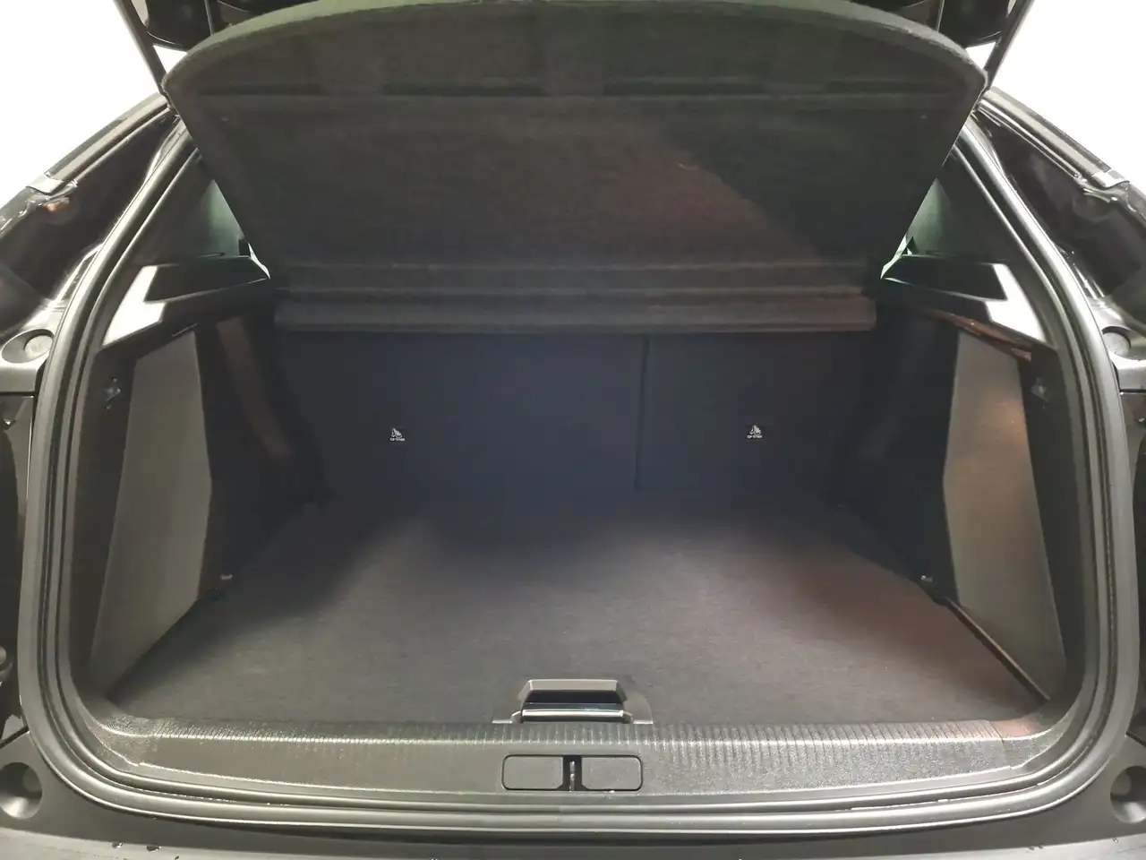 Peugeot 2008 II 2023 1.2 hybrid Allure 136cv e-dcs6 16