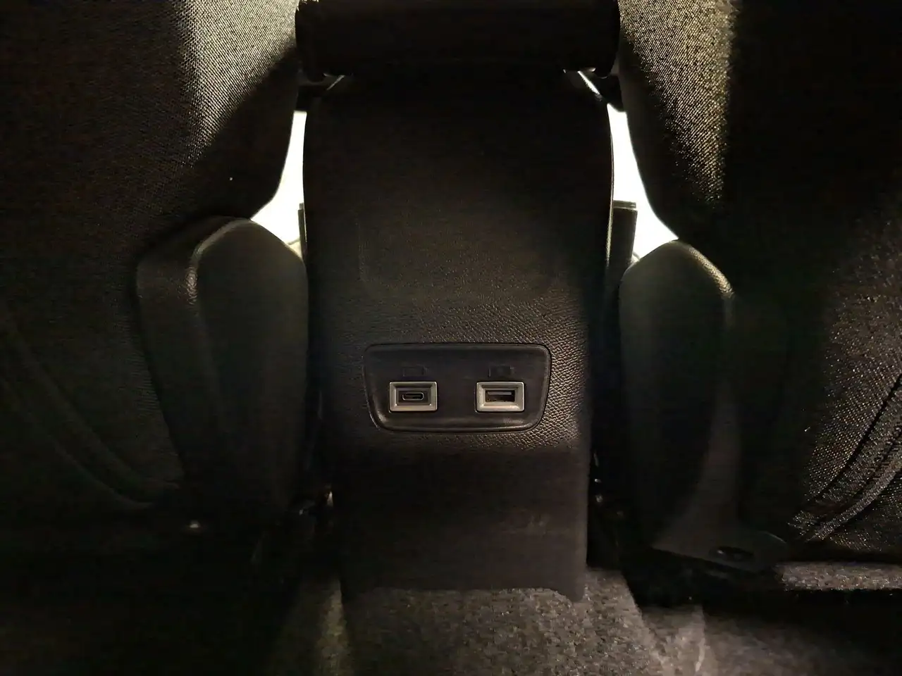 Peugeot 2008 II 2023 1.2 hybrid Allure 136cv e-dcs6 20