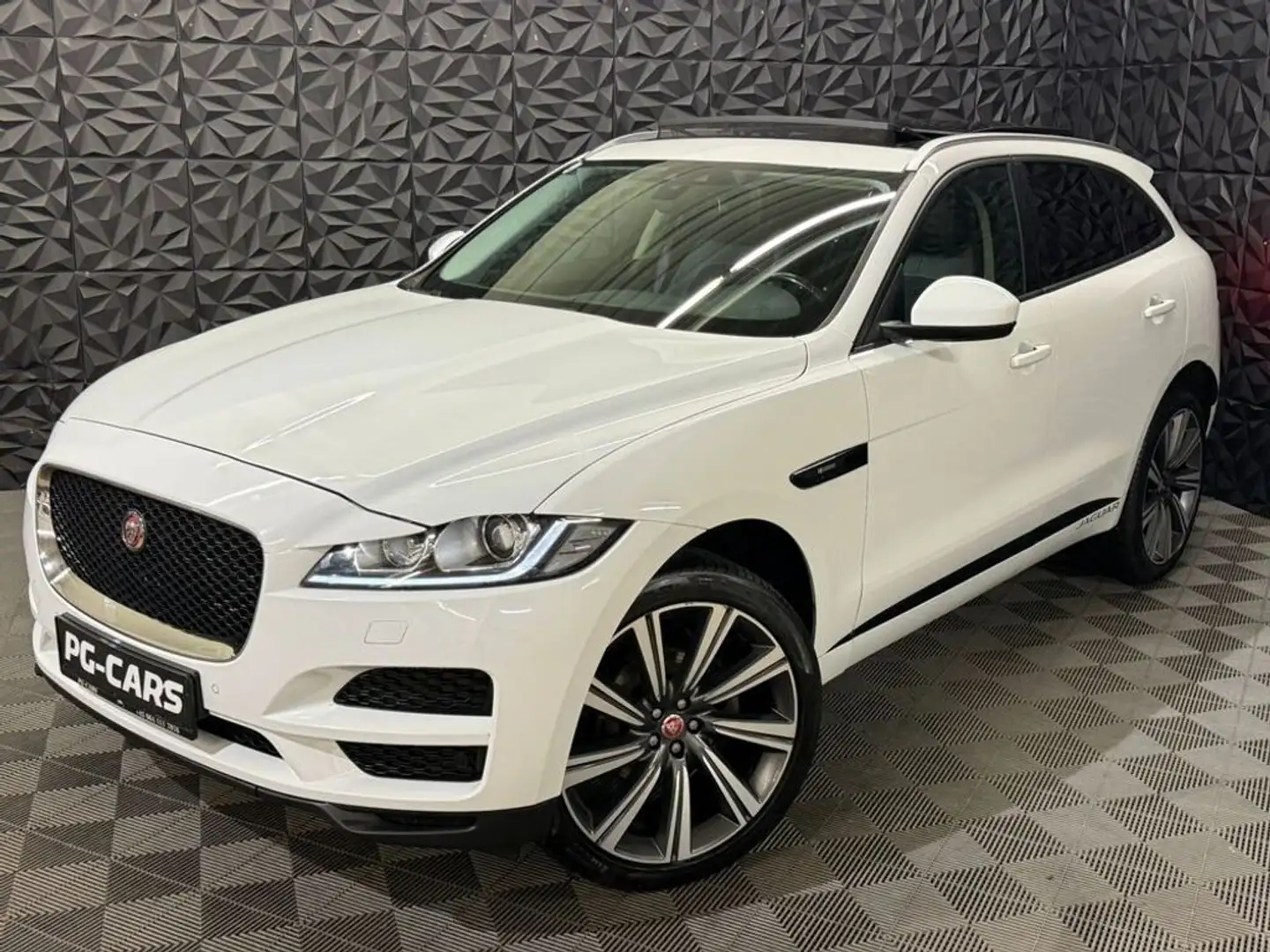 Jaguar F-Pace 20d Pure AWD 4x4 Weiß - 2