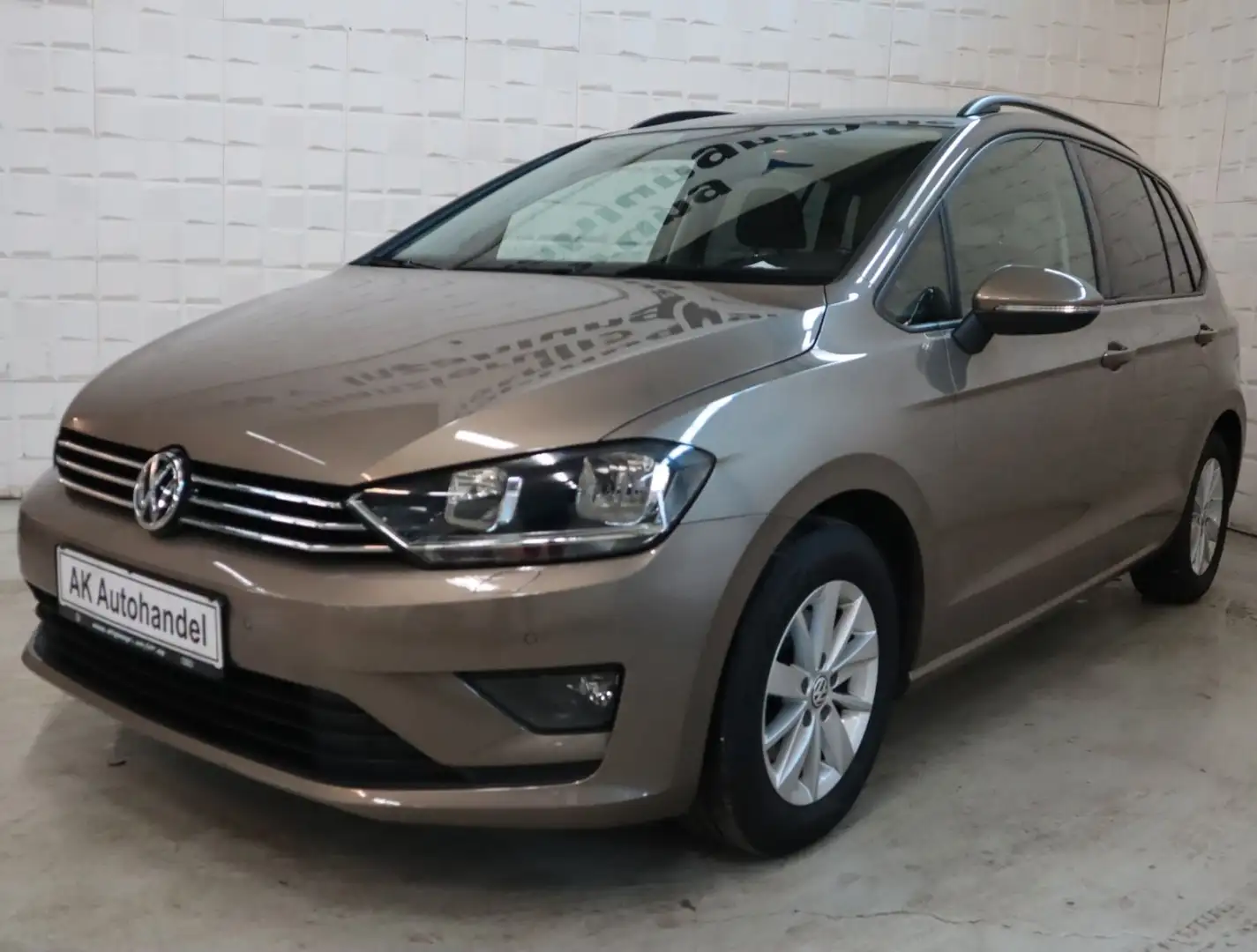 Volkswagen Golf Sportsvan VII Comfortline BMT/Start-Stopp Zlatá - 1