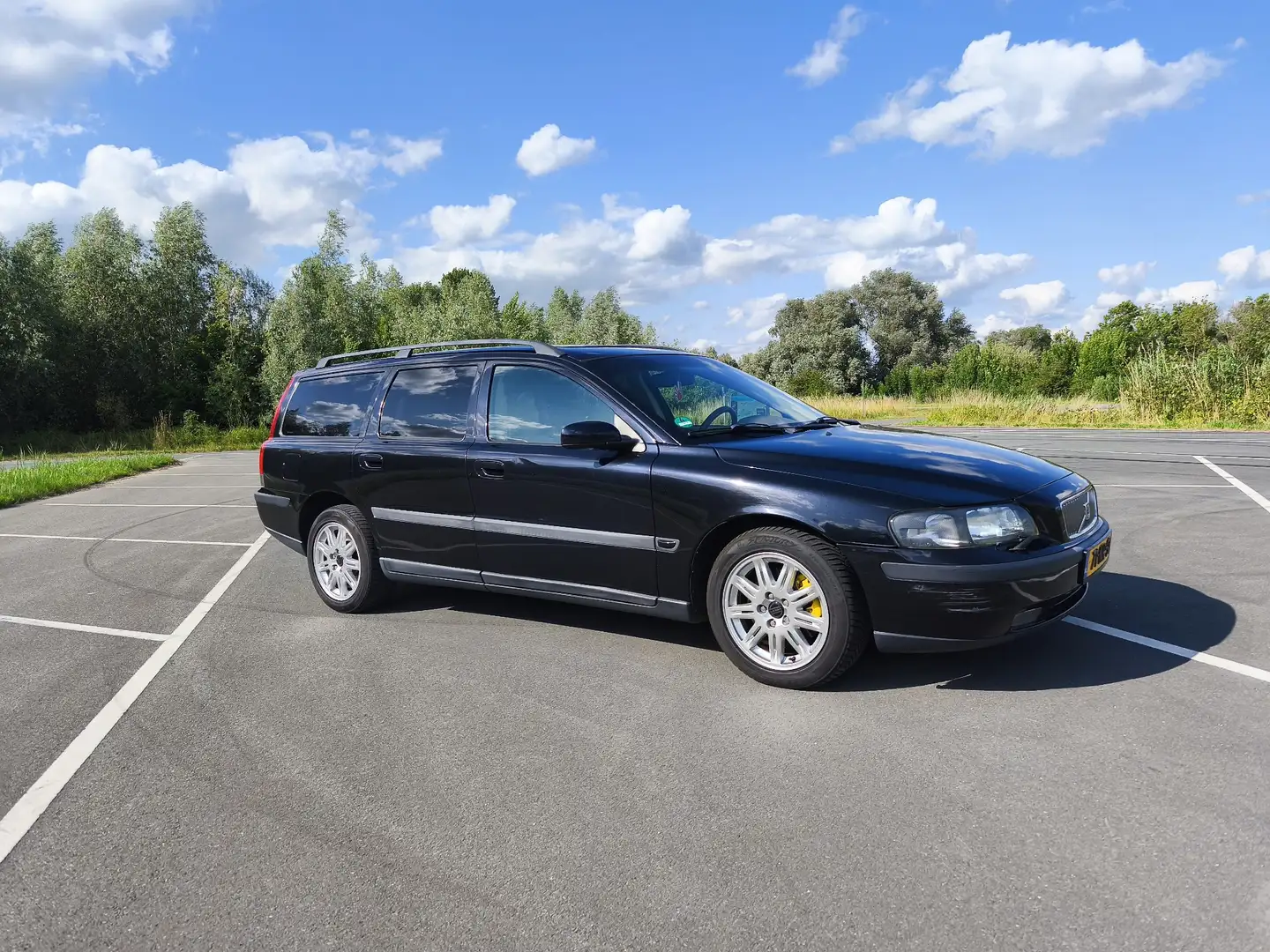 Volvo V70 2.5 T Comfort Line Zwart - 2