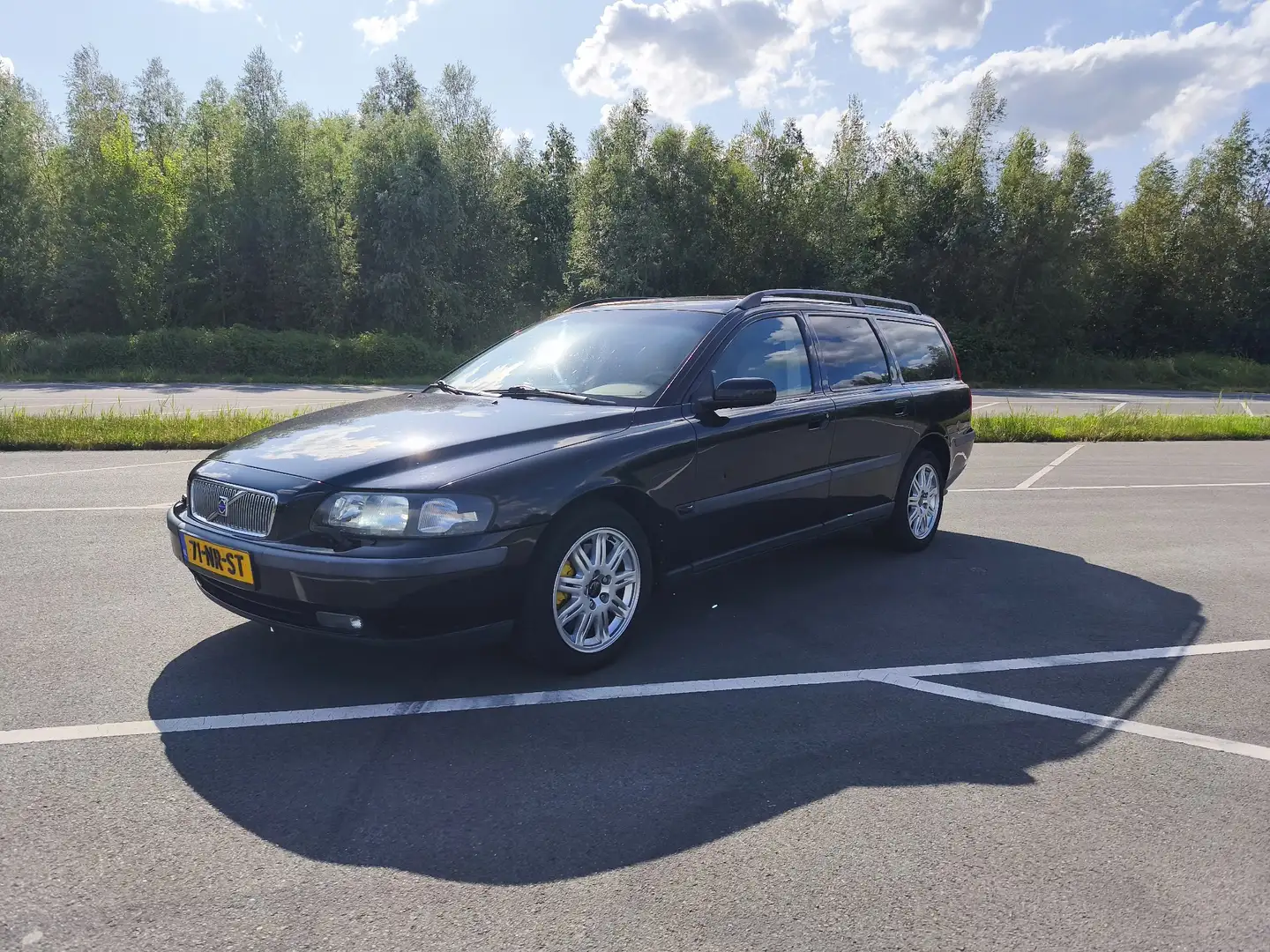 Volvo V70 2.5 T Comfort Line Zwart - 1