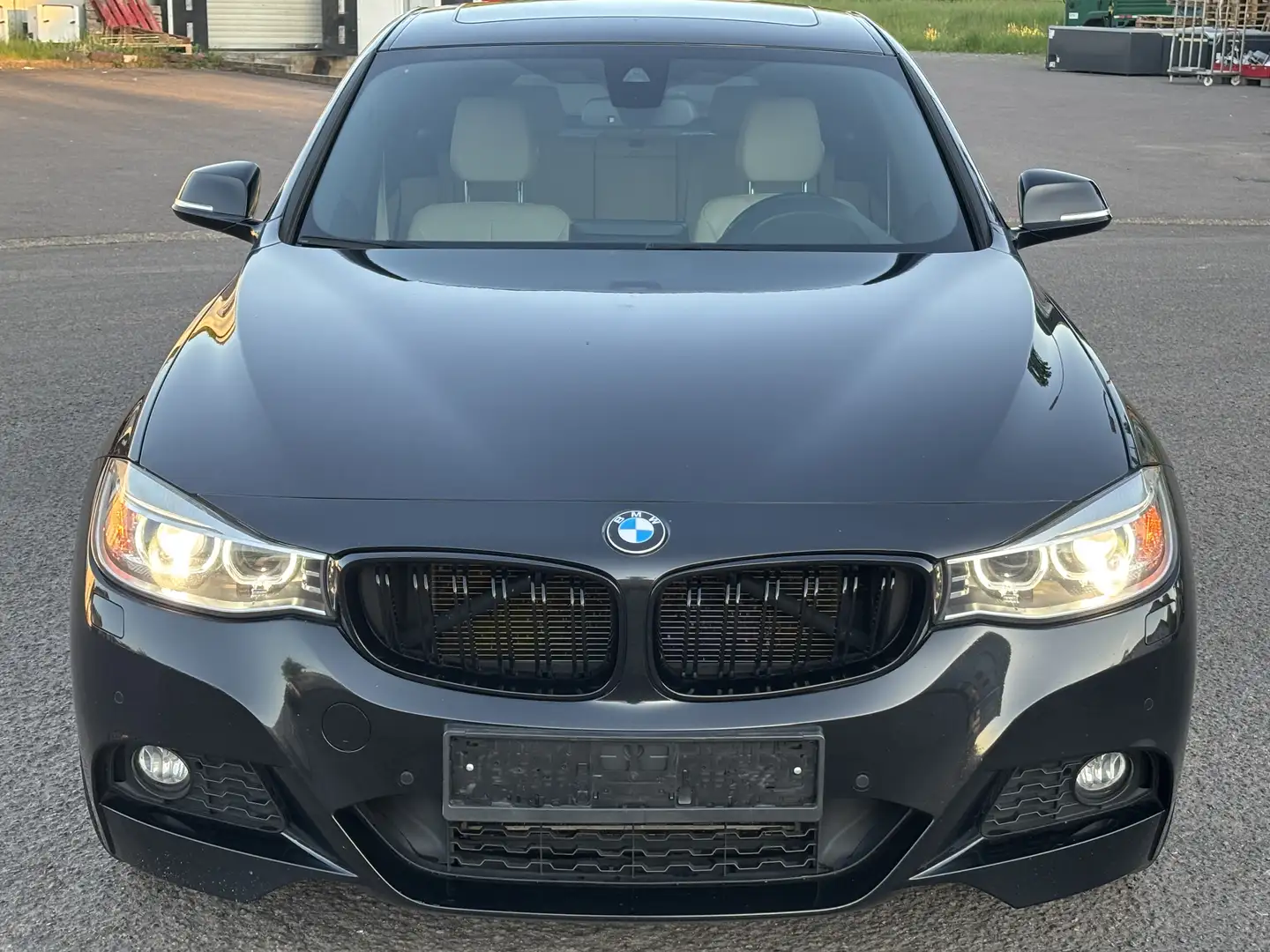 BMW 330 330d GT Aut. Mpaket HUD Panorama - 2