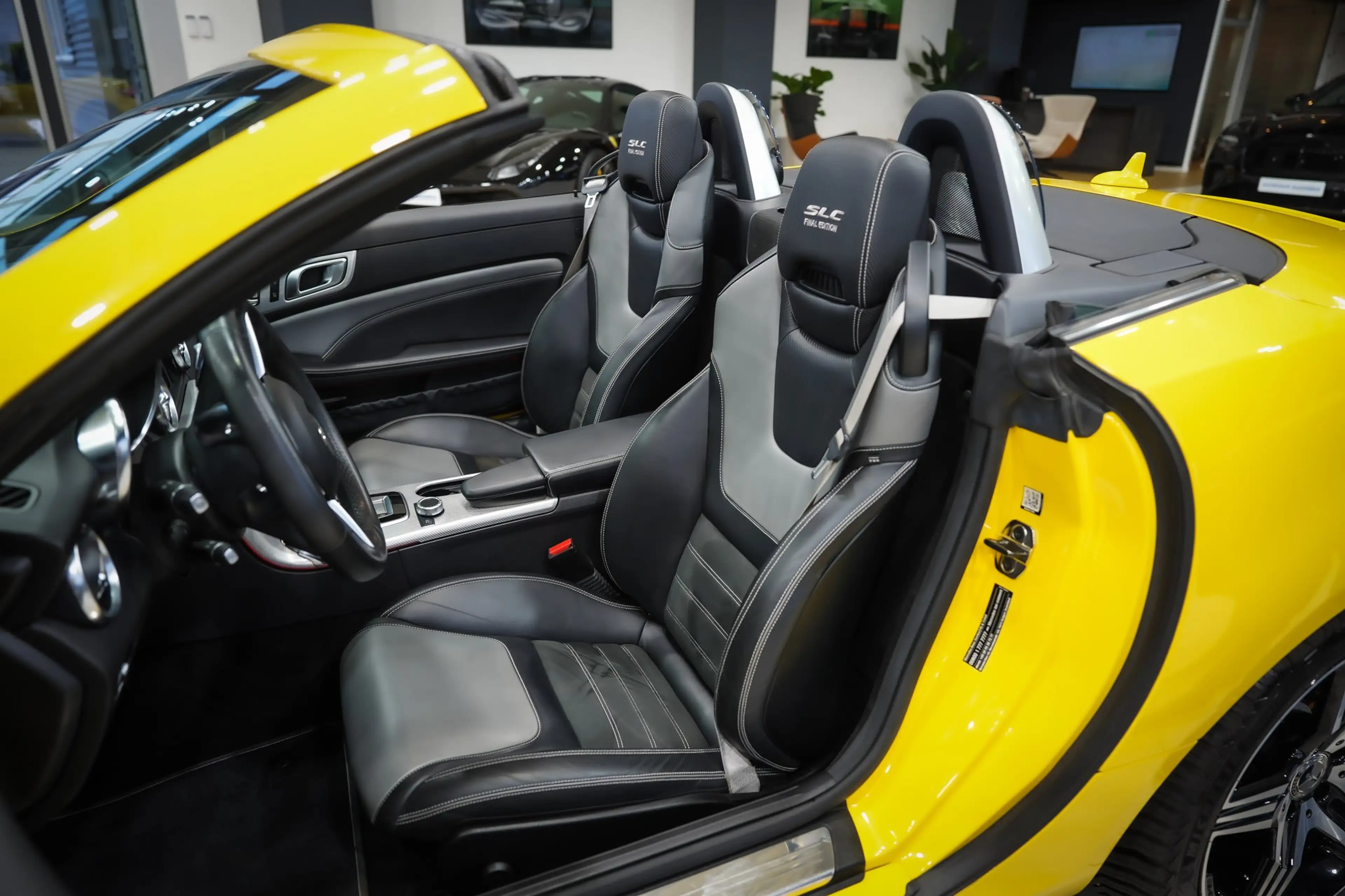 Mercedes-Benz SLC 300 Final Edition*AMG-LINE*SPORTSITZE*KAMERA — photo 12